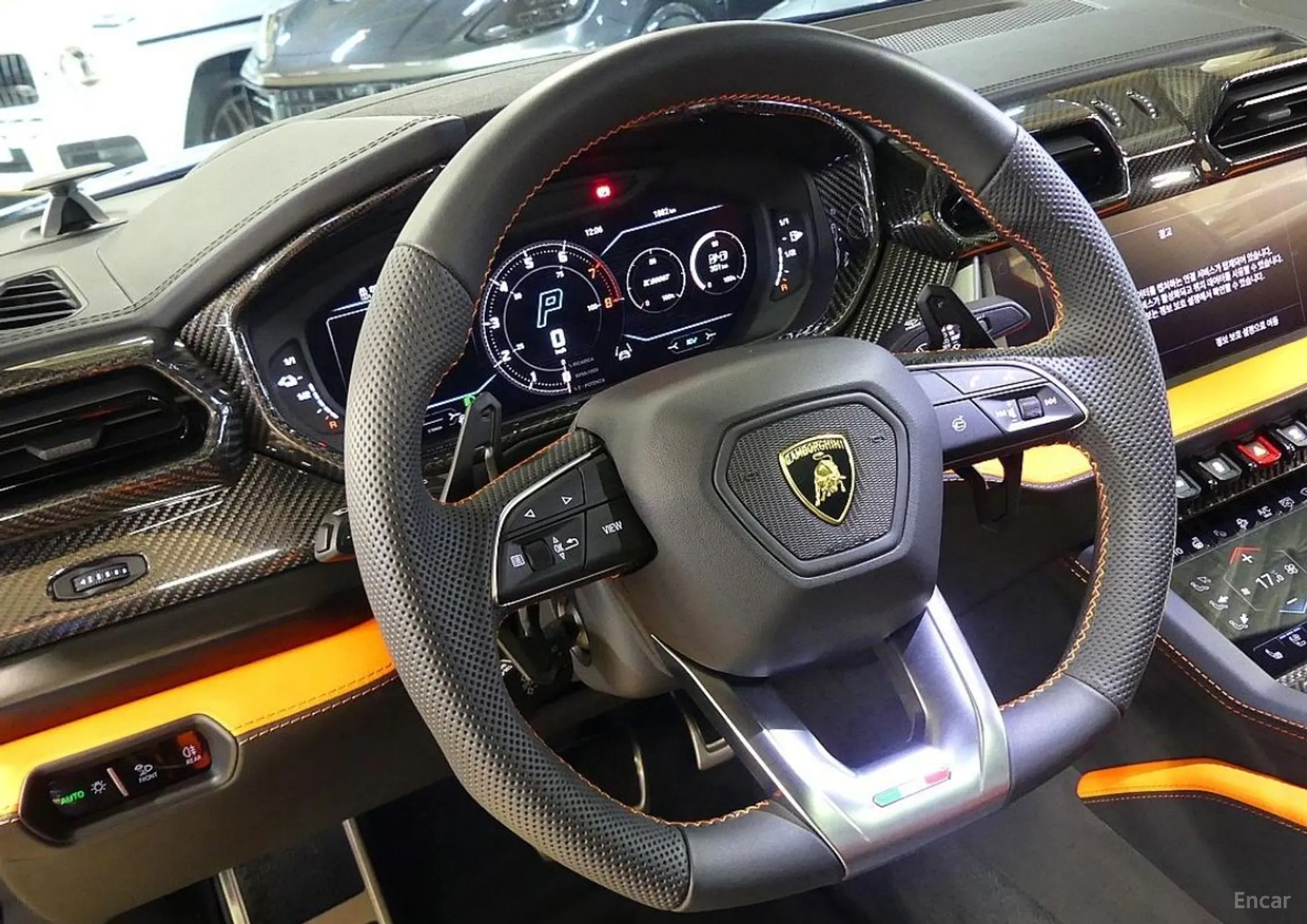 Lamborghini Urus превью 12