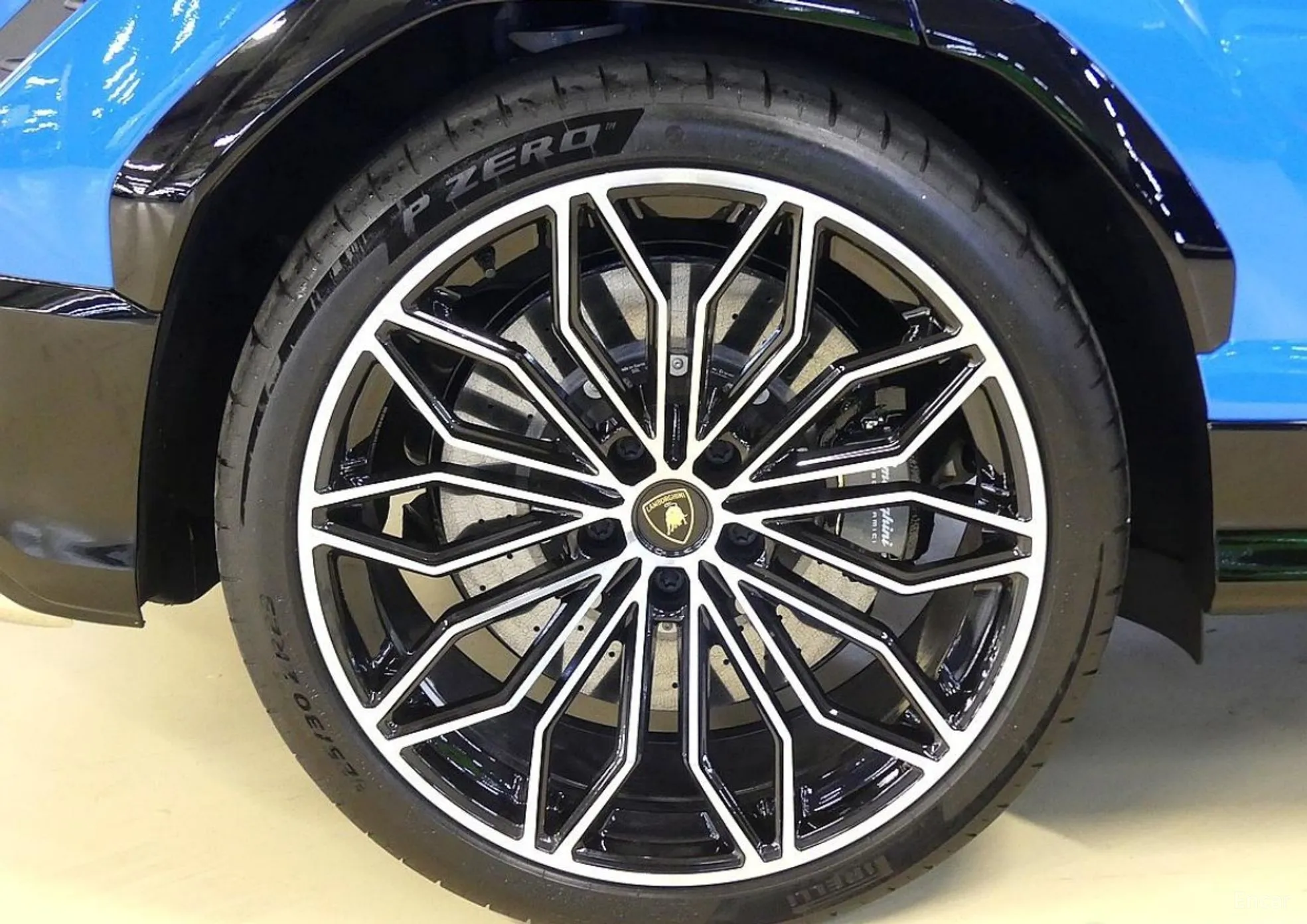Lamborghini Urus превью 5