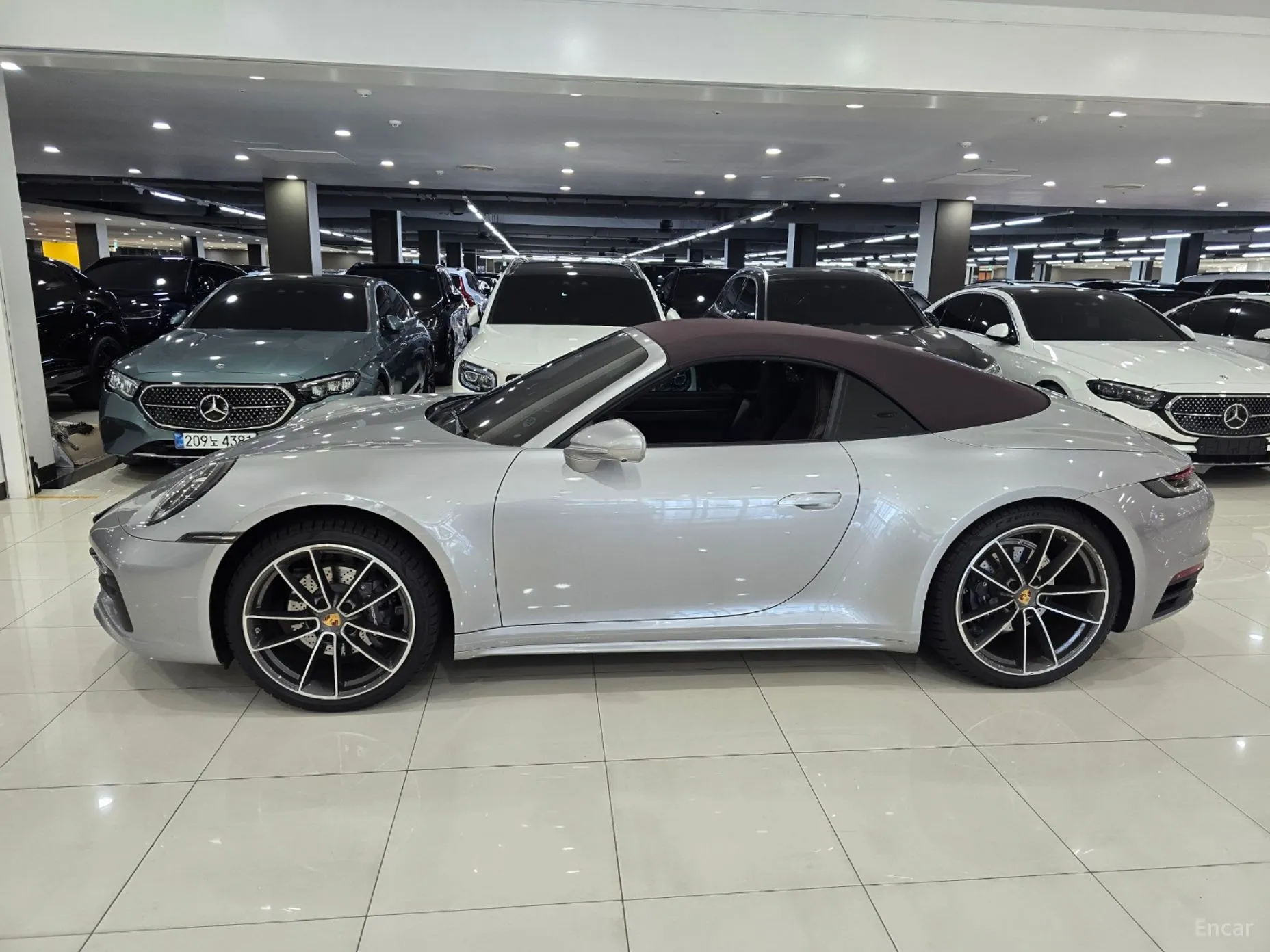 Porsche 911 (992) превью 18