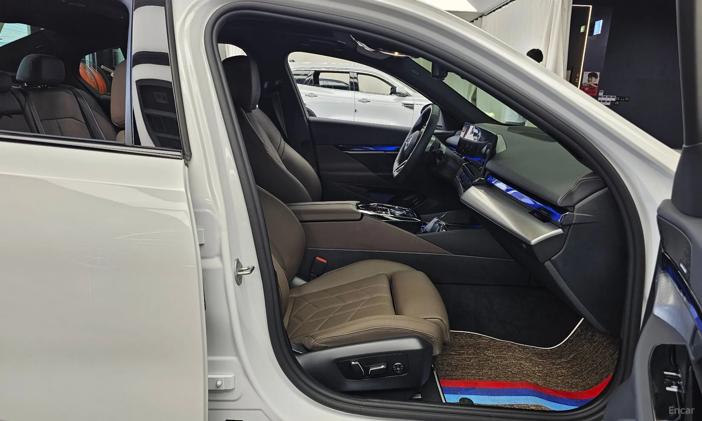 BMW 5 Series (G60) превью 11