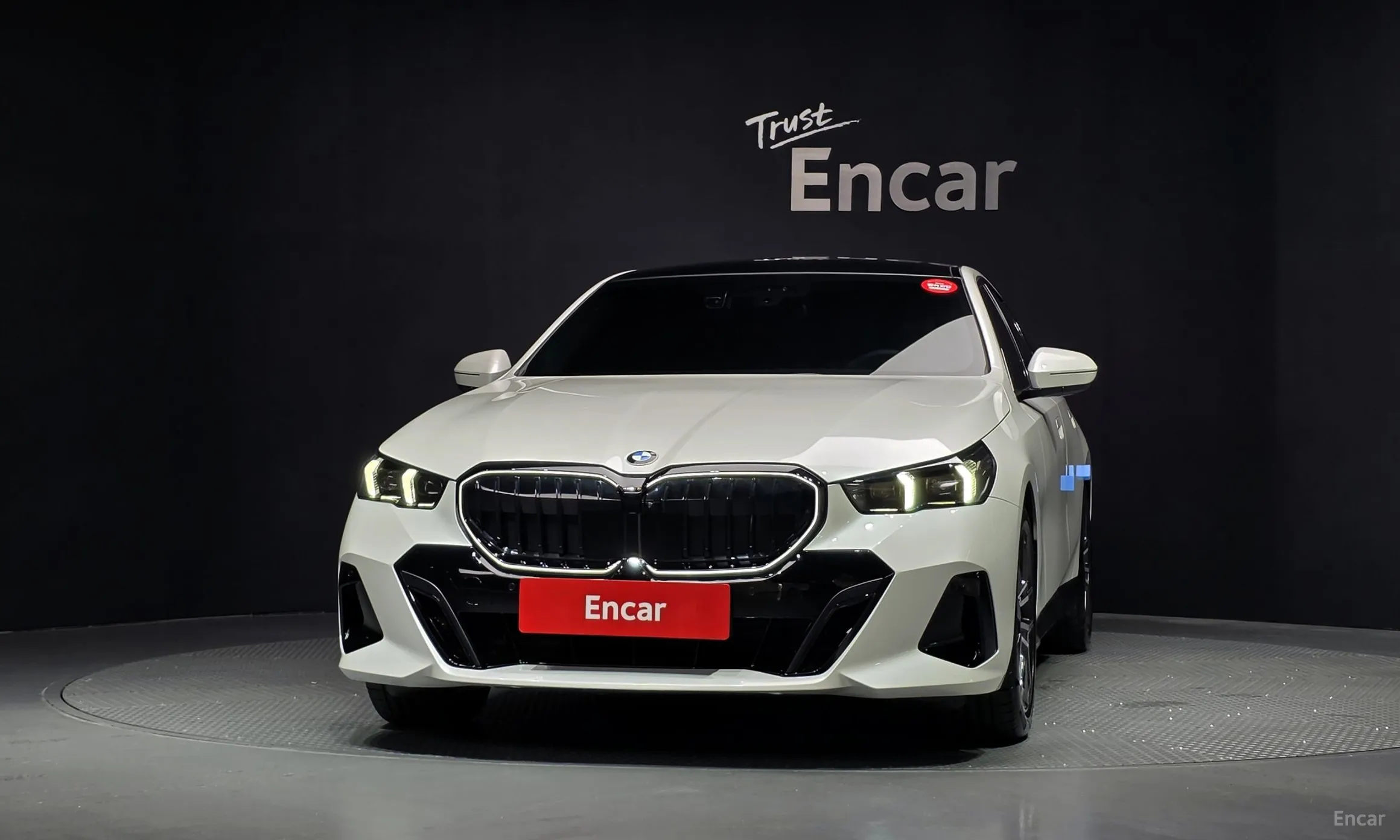 BMW 5 Series (G60) превью 3