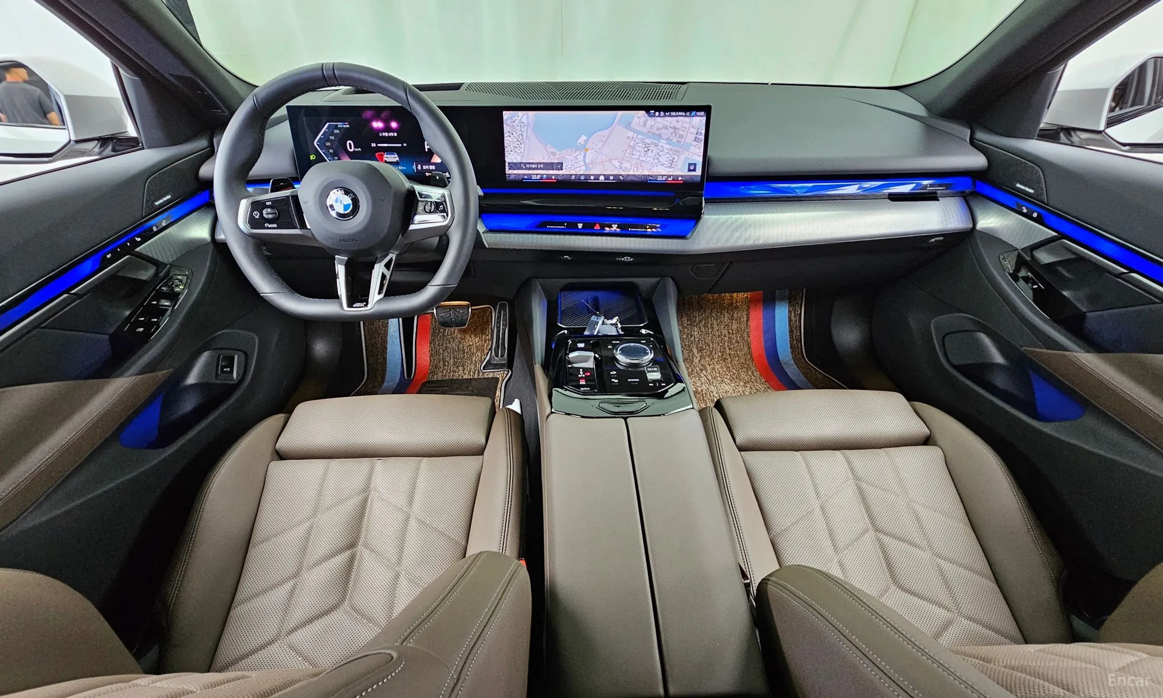 BMW 5 Series (G60) превью 7