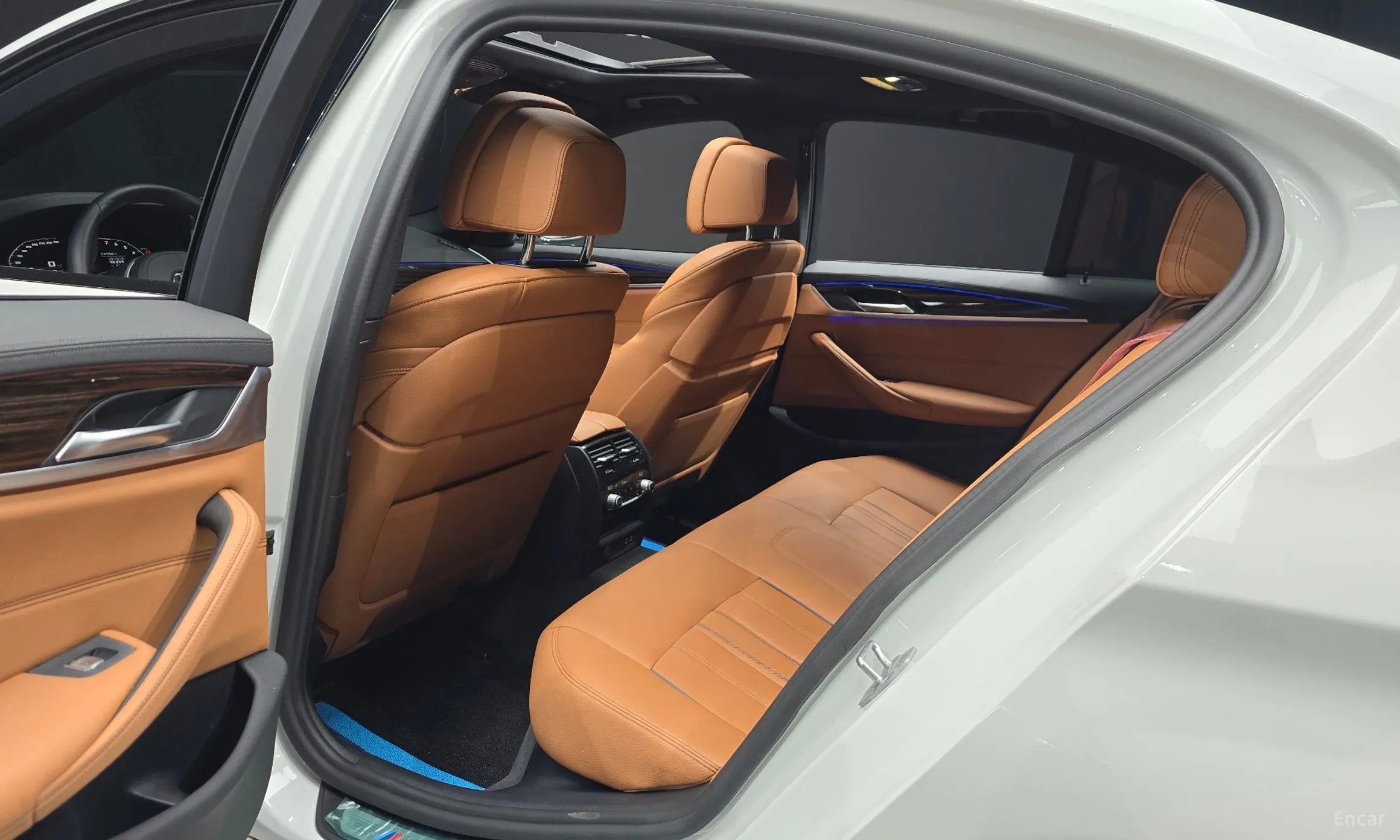 BMW 5 Series (G30) превью 11