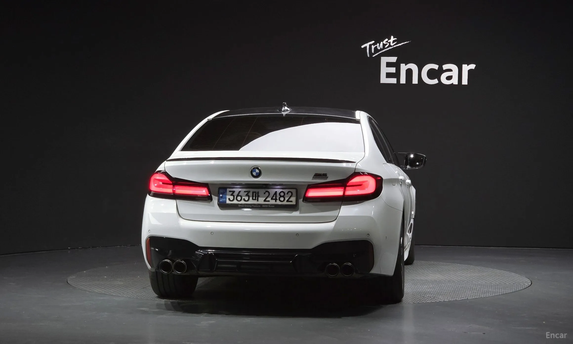 BMW 5 Series (G30) превью 4