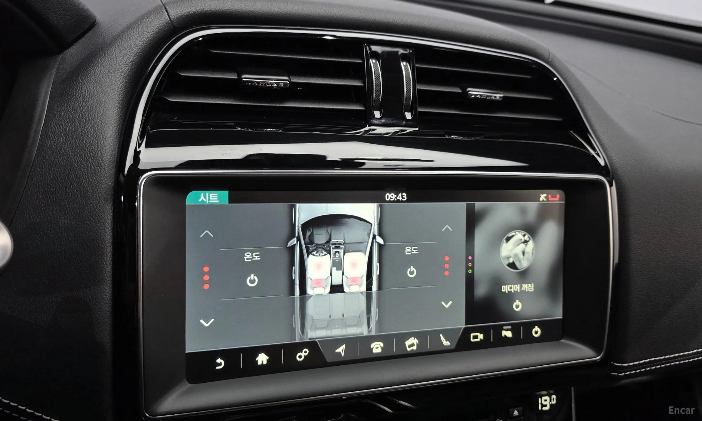 Jaguar XE превью 16