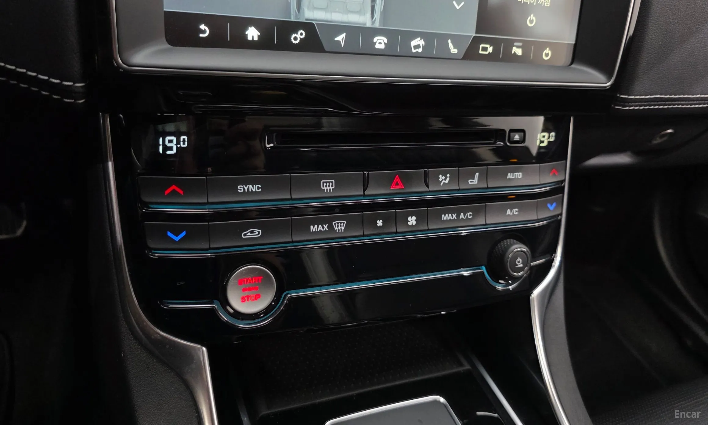 Jaguar XE превью 17