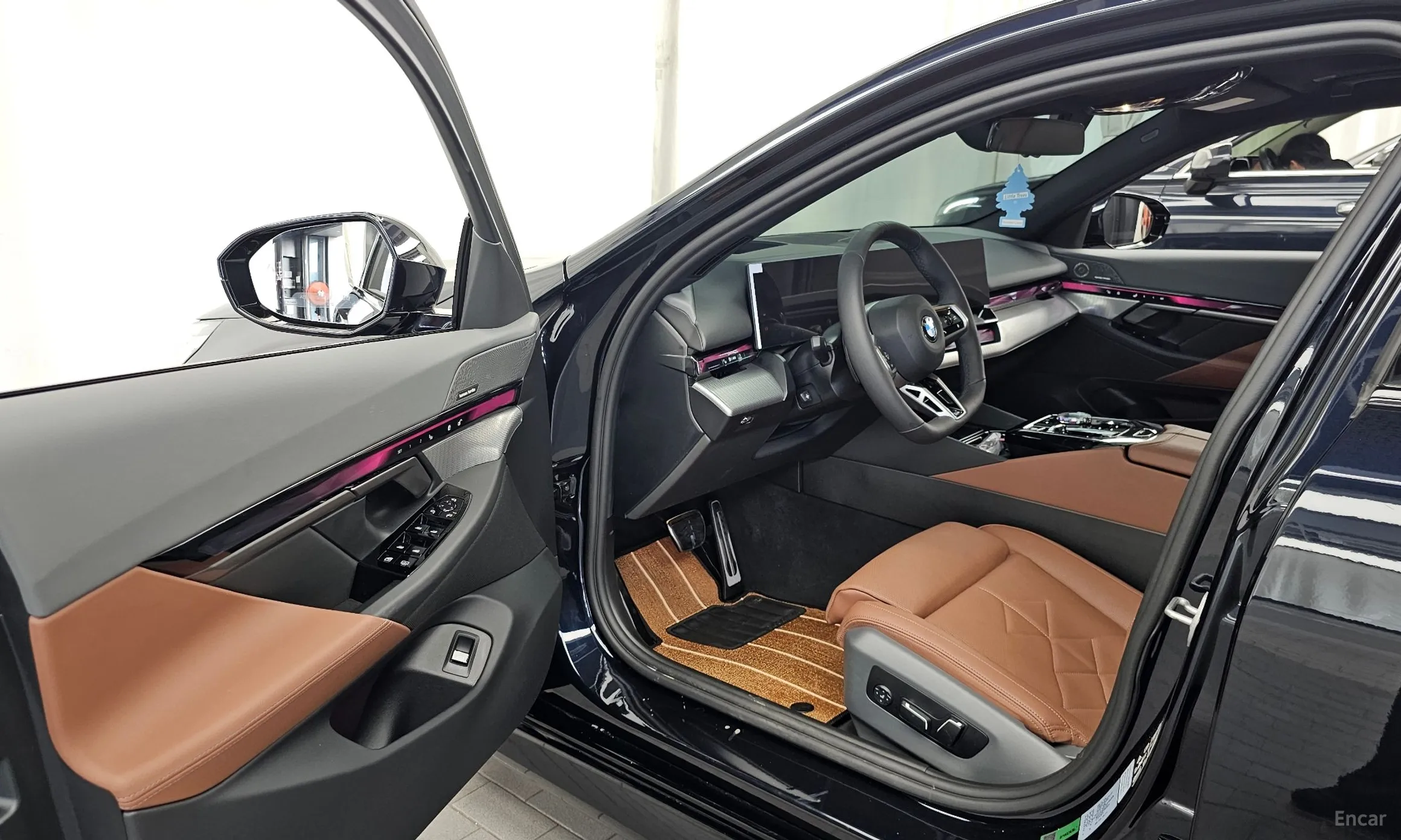 BMW 5 Series (G60) превью 10