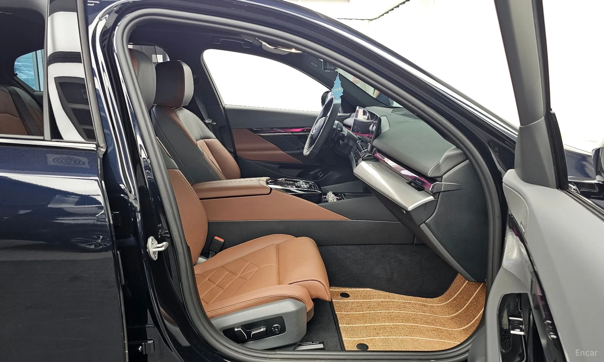 BMW 5 Series (G60) превью 11
