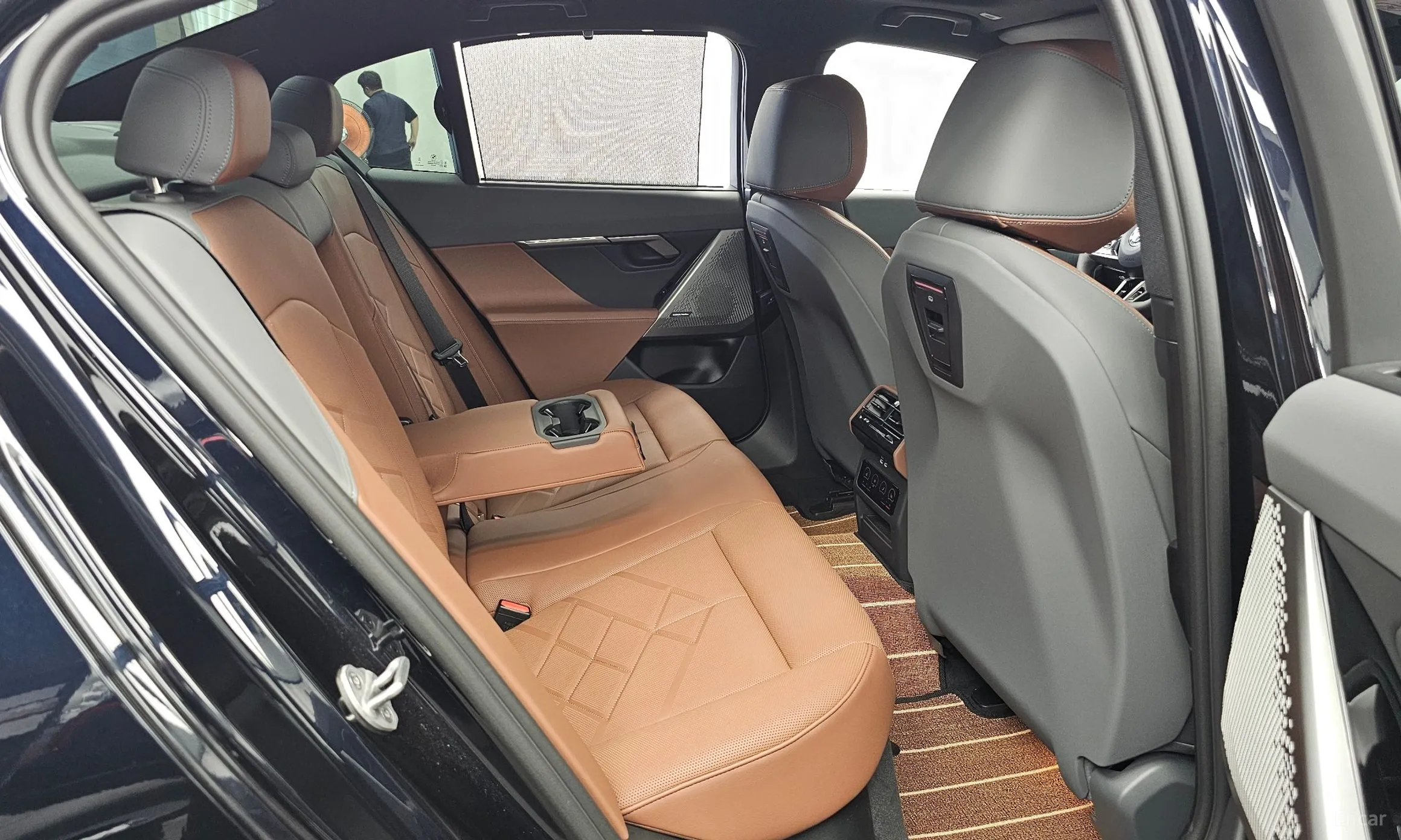 BMW 5 Series (G60) превью 12