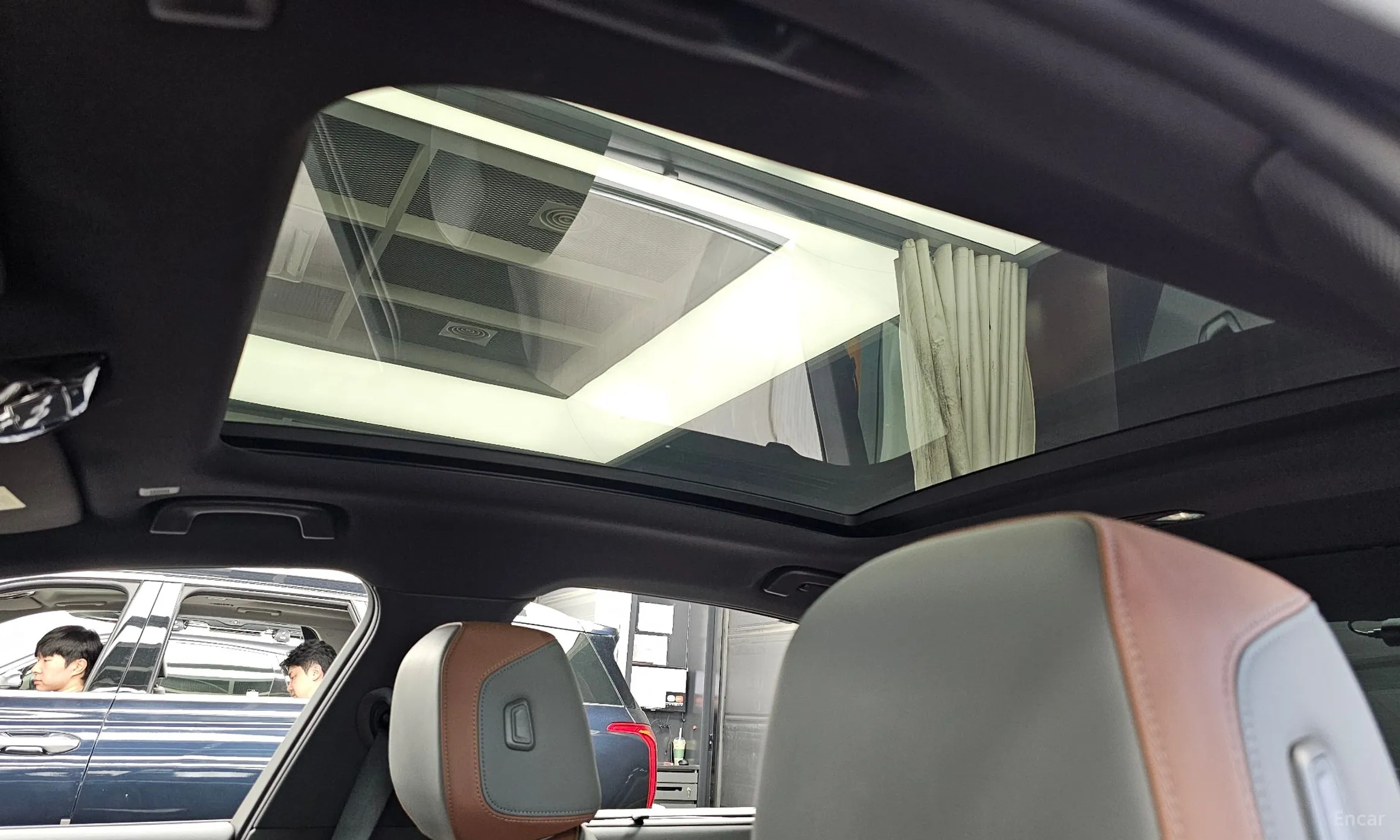BMW 5 Series (G60) превью 19