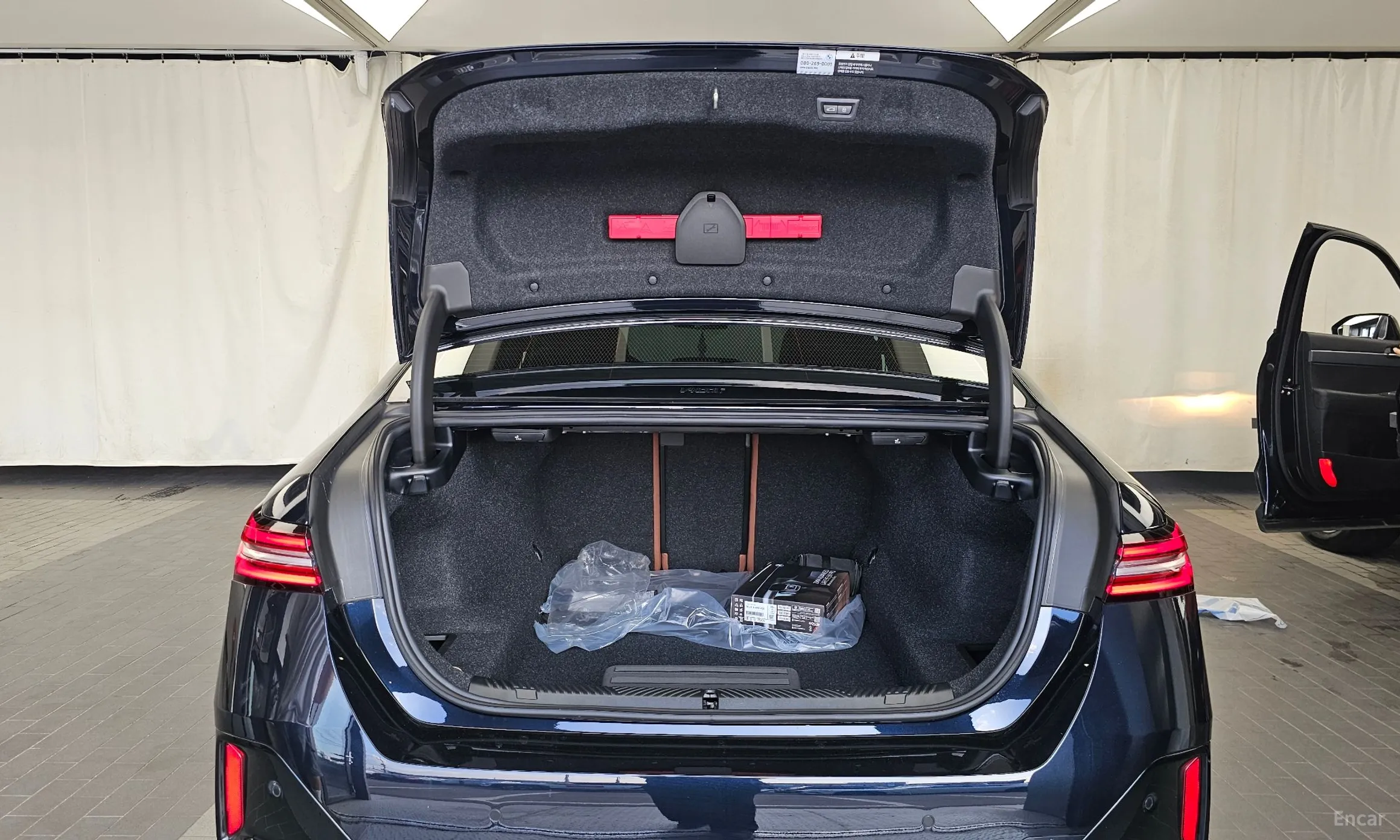 BMW 5 Series (G60) превью 20