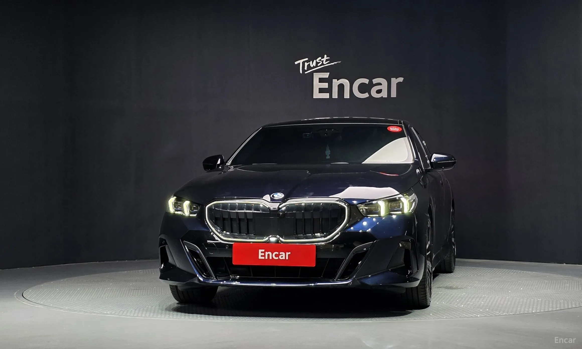 BMW 5 Series (G60) превью 3