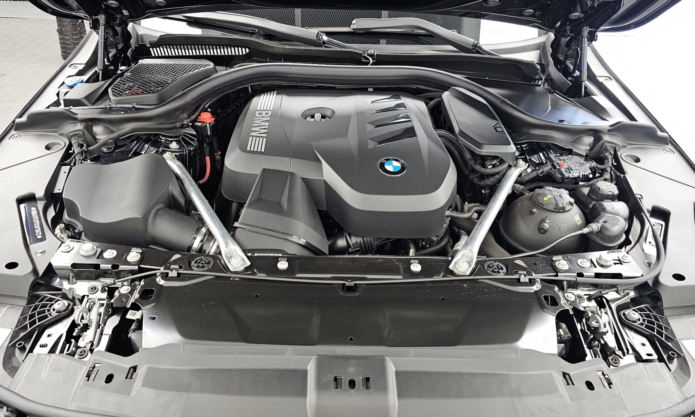 BMW 5 Series (G60) превью 6