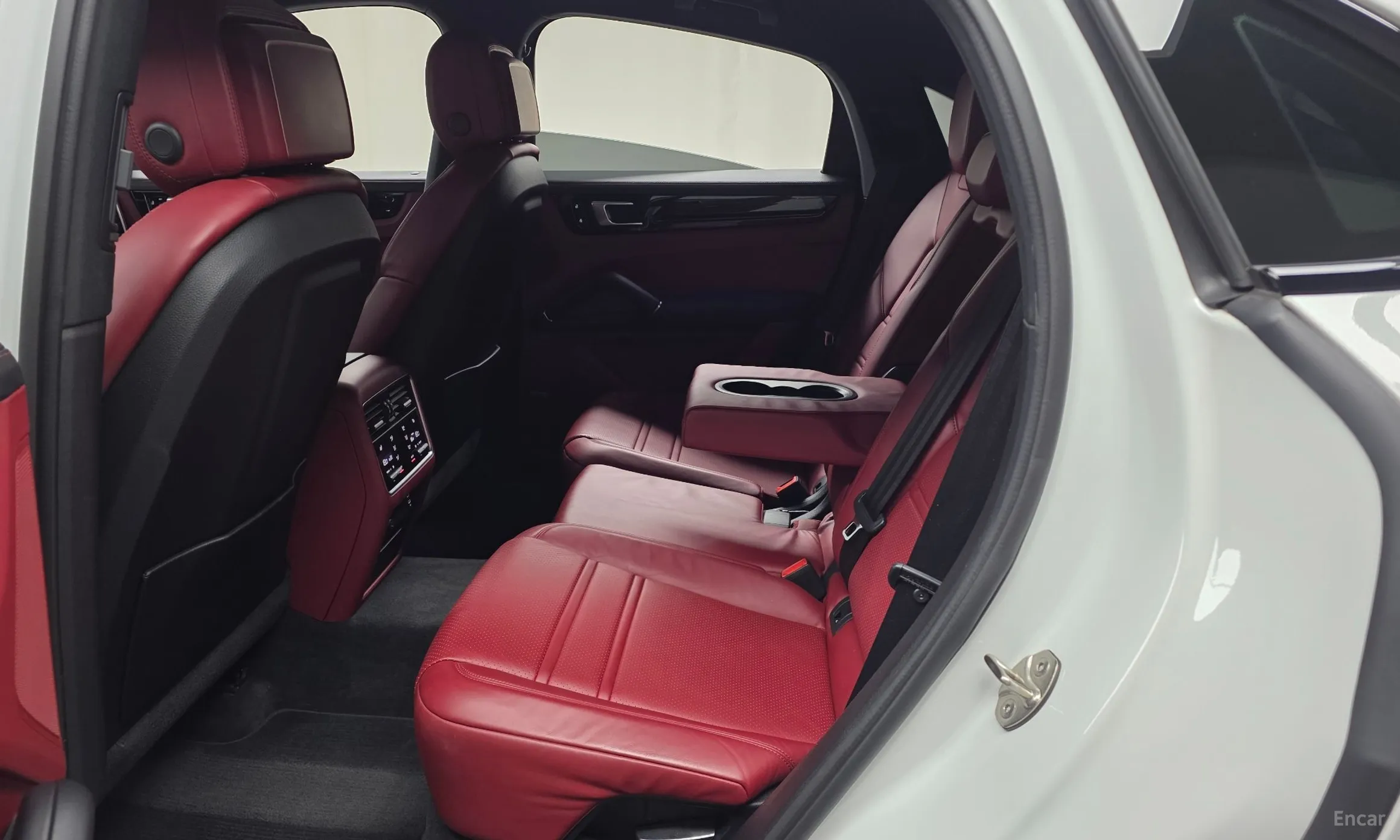 Porsche Cayenne (PO536) превью 12