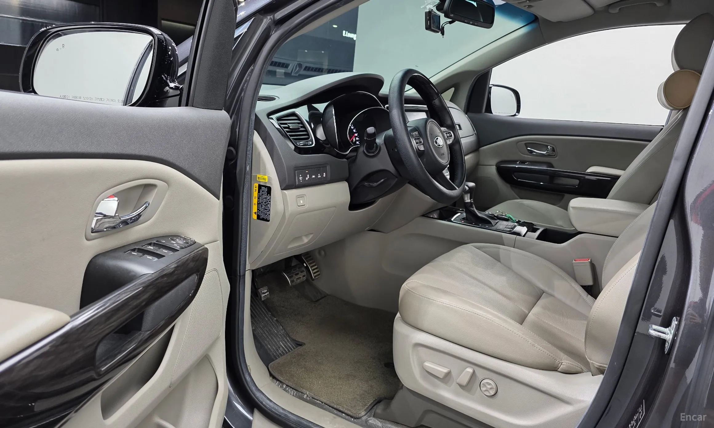 Kia Carnival превью 10