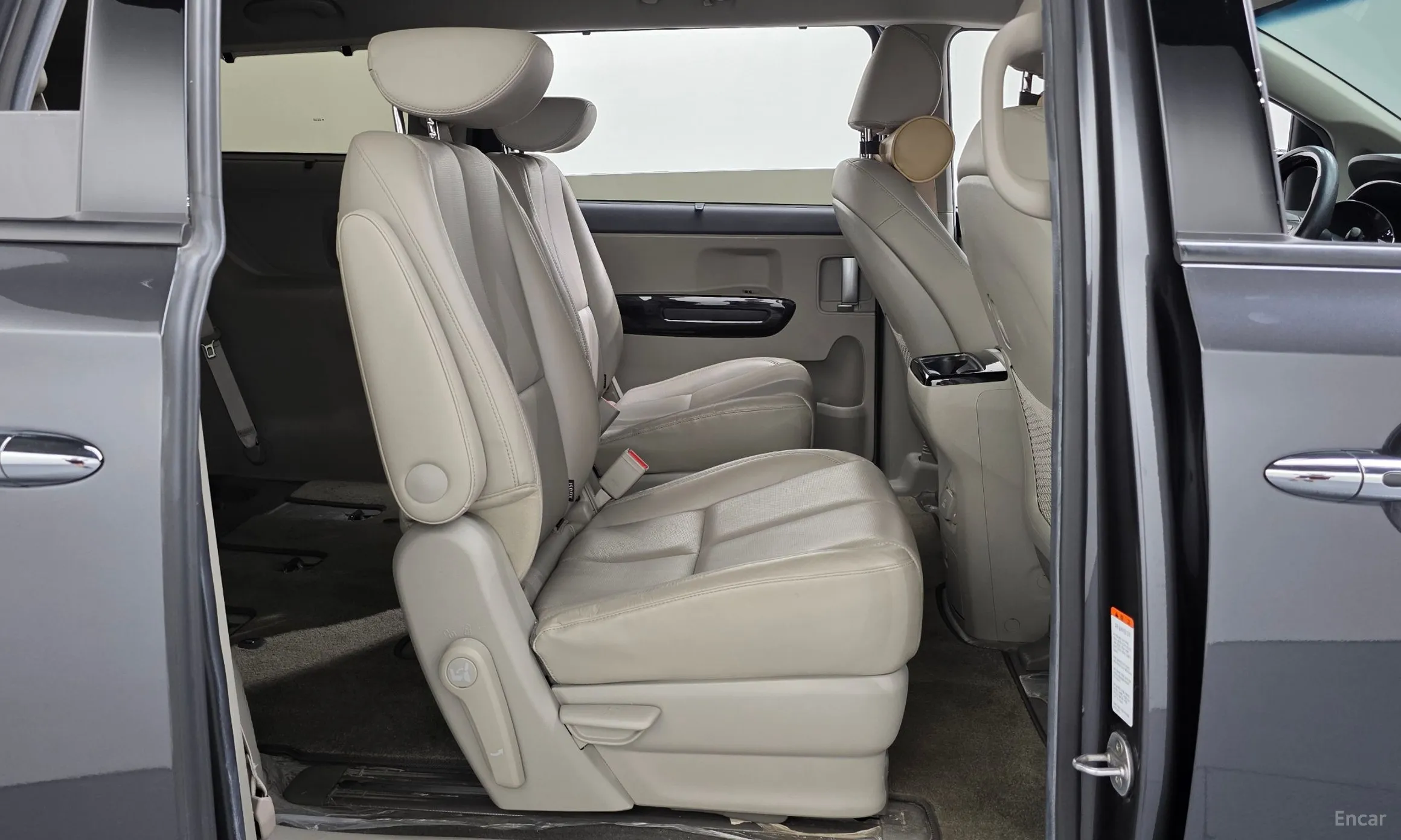 Kia Carnival превью 11