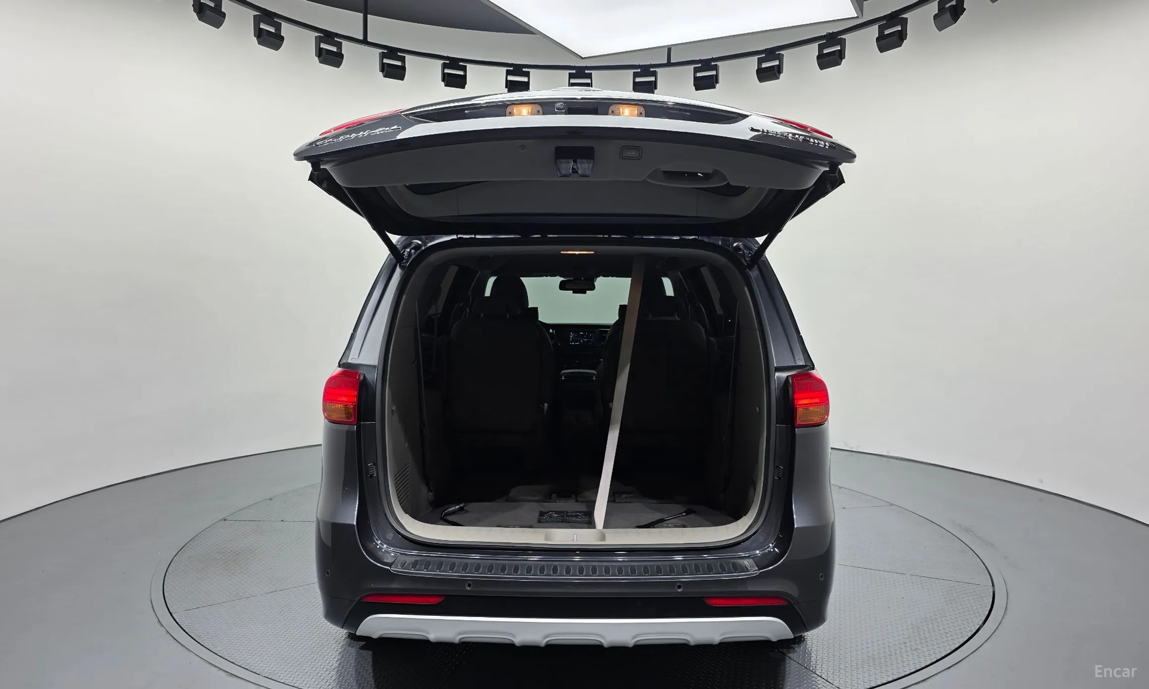 Kia Carnival превью 20