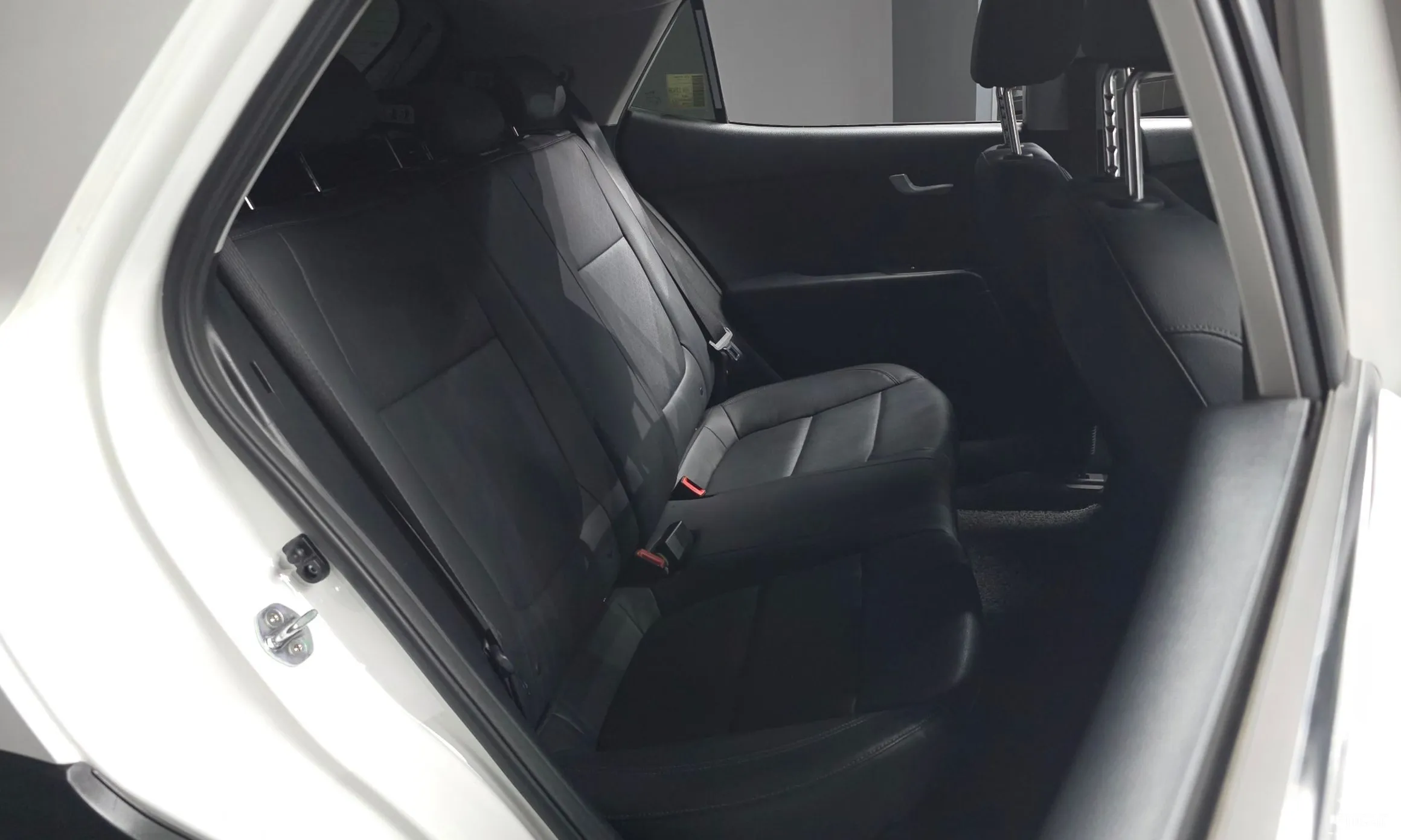 Kia Stonic превью 12