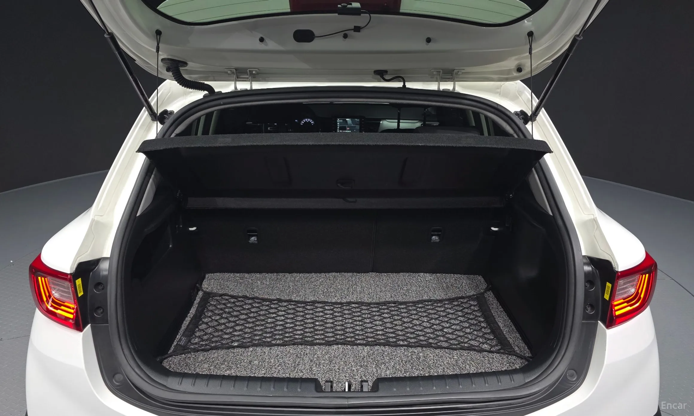 Kia Stonic превью 20