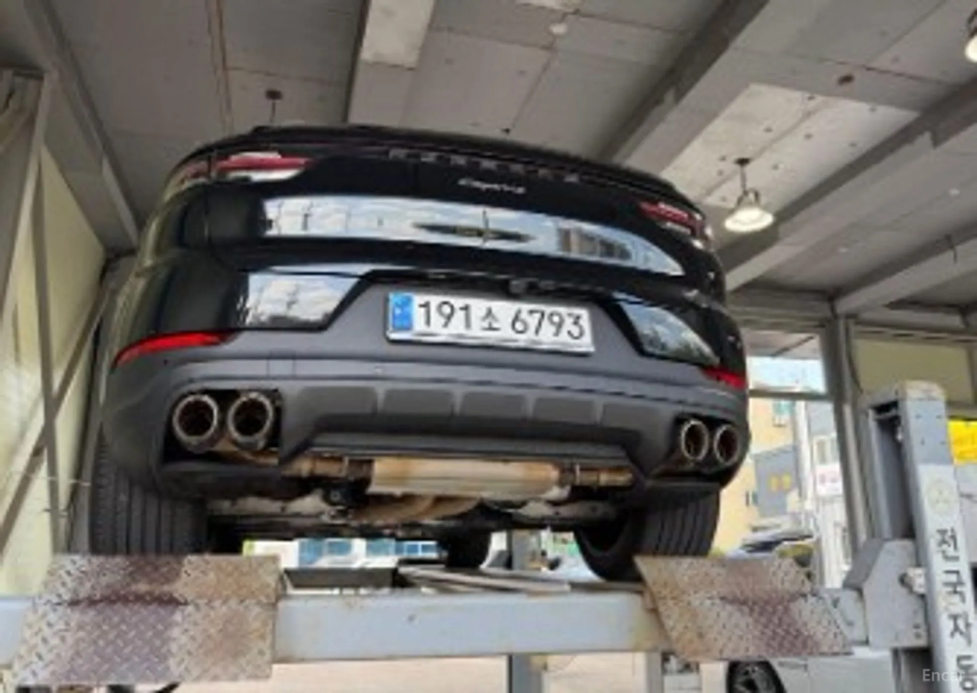 Porsche Cayenne (PO536) 2