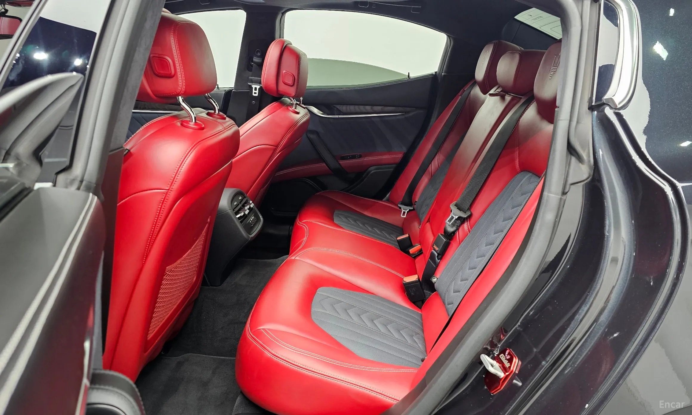 Maserati Ghibli превью 12