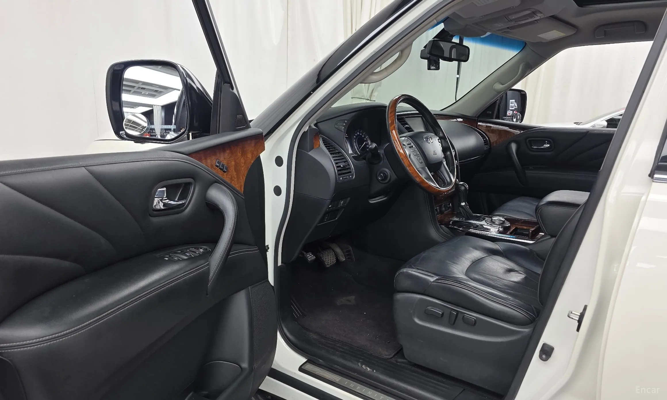 Infiniti QX80 превью 10