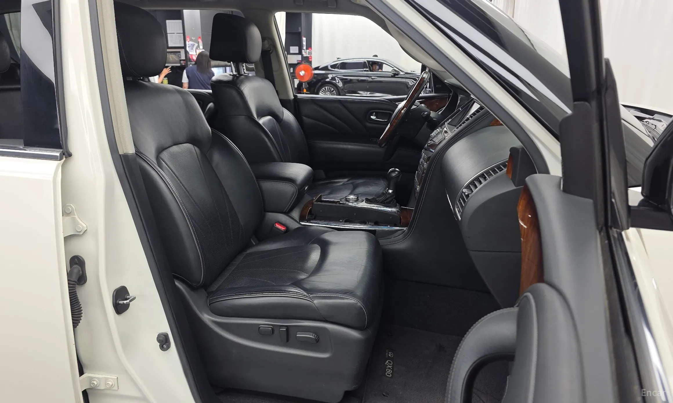 Infiniti QX80 превью 11