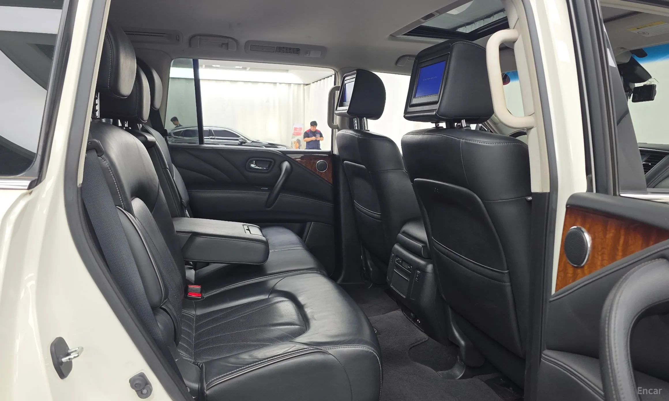 Infiniti QX80 превью 12