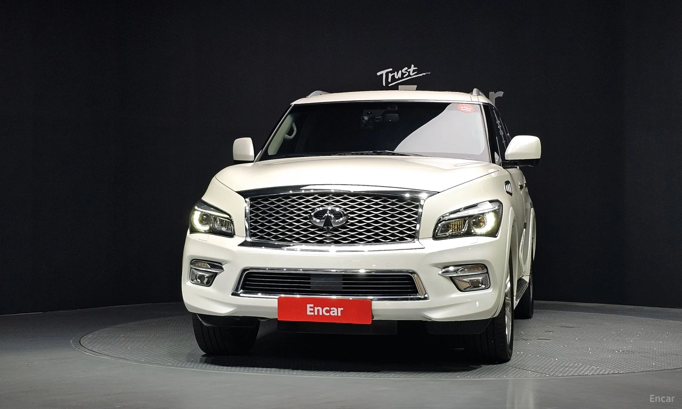 Infiniti QX80 превью 3