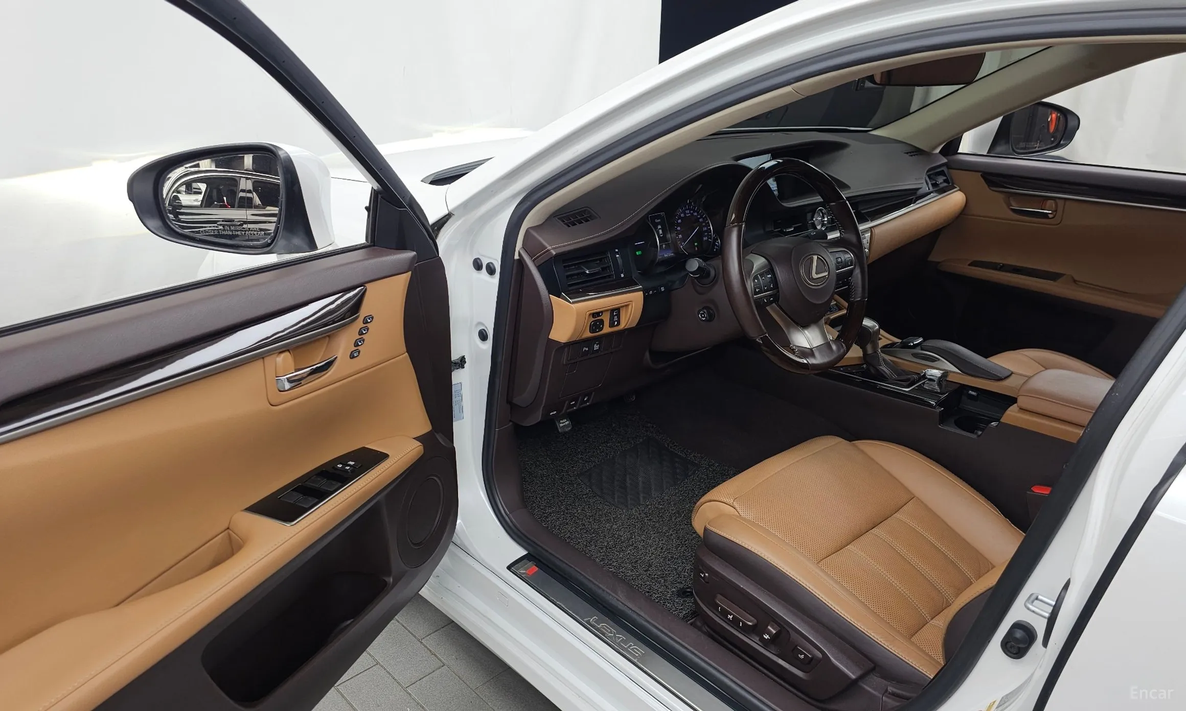 Lexus New ES300h превью 10