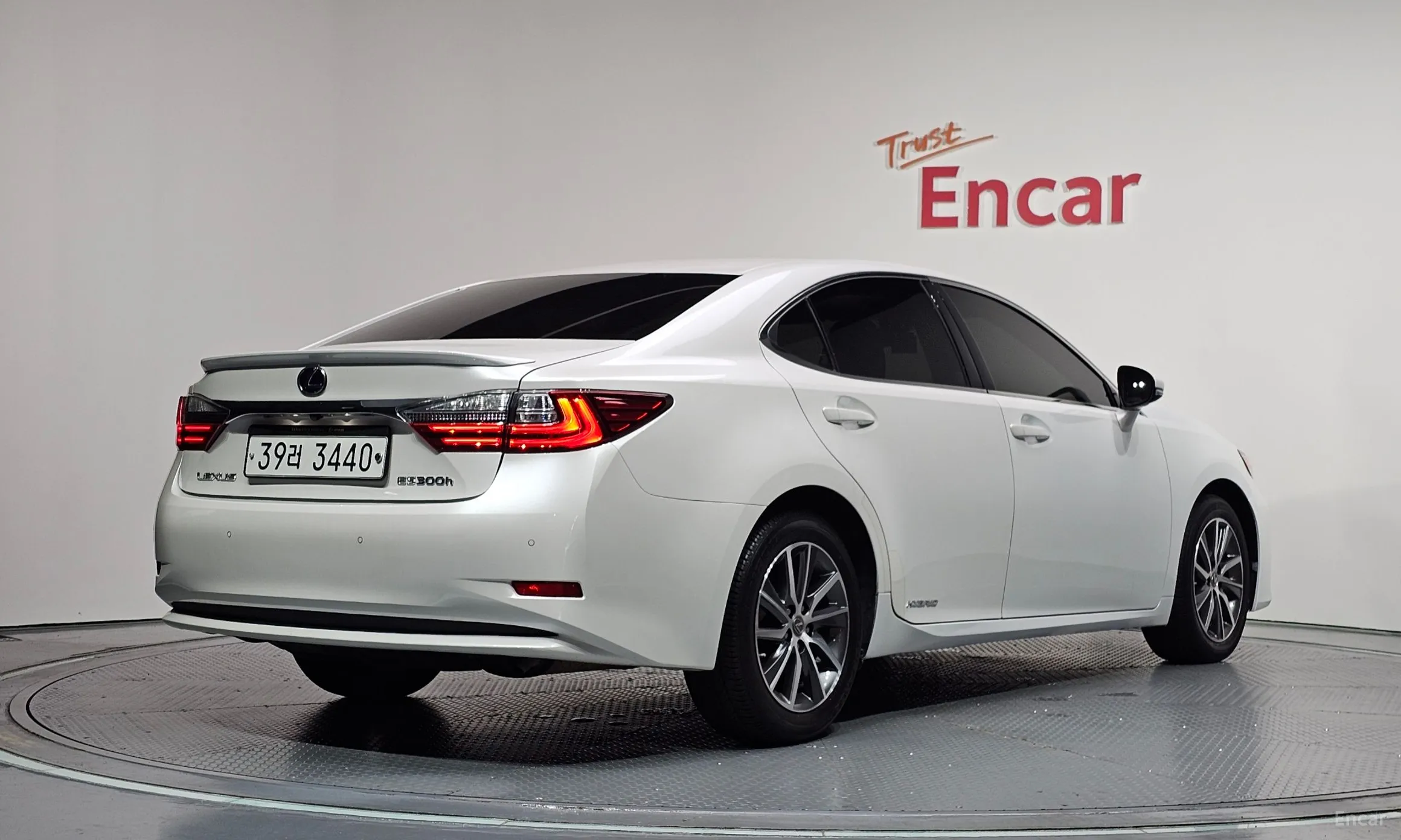 Lexus New ES300h