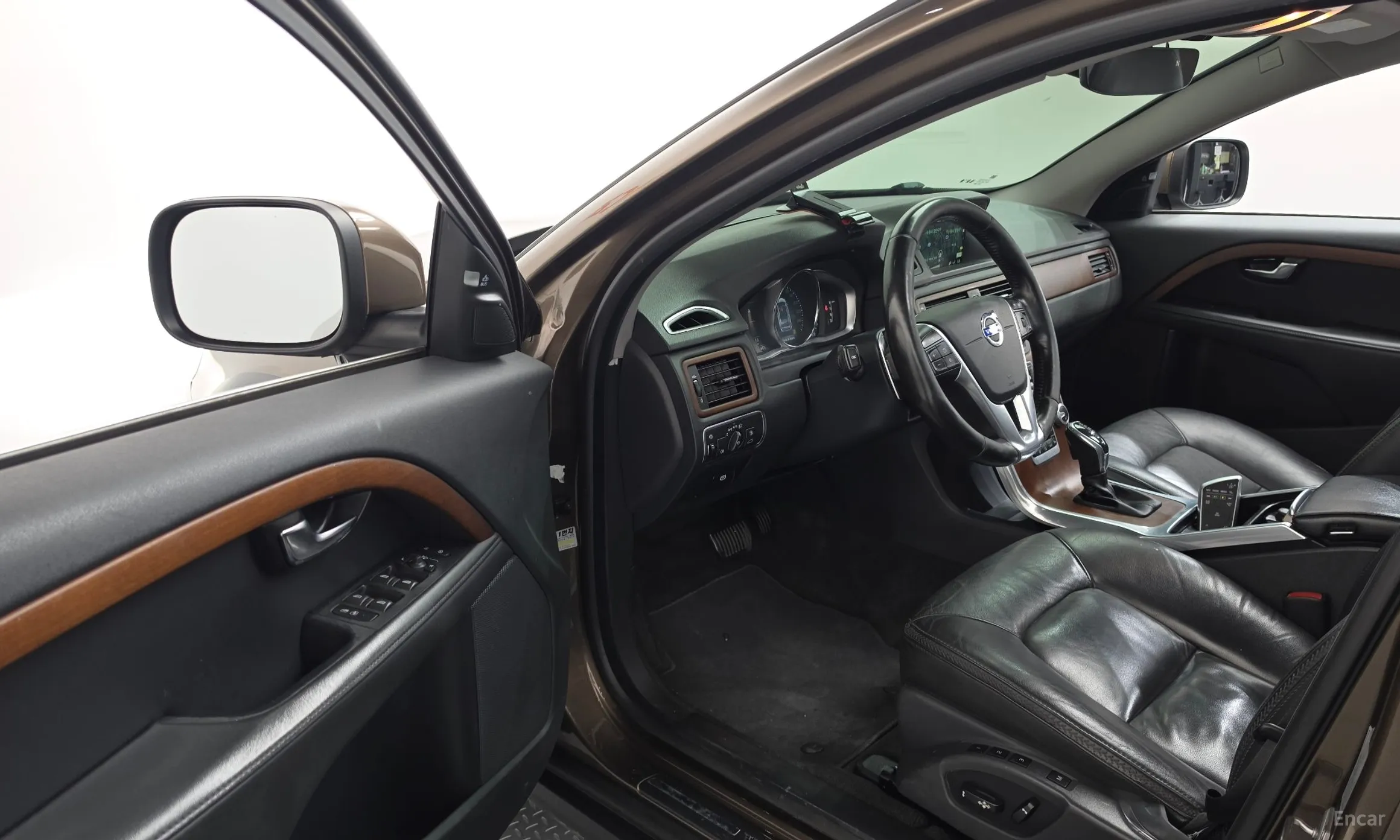 Volvo XC70 превью 10
