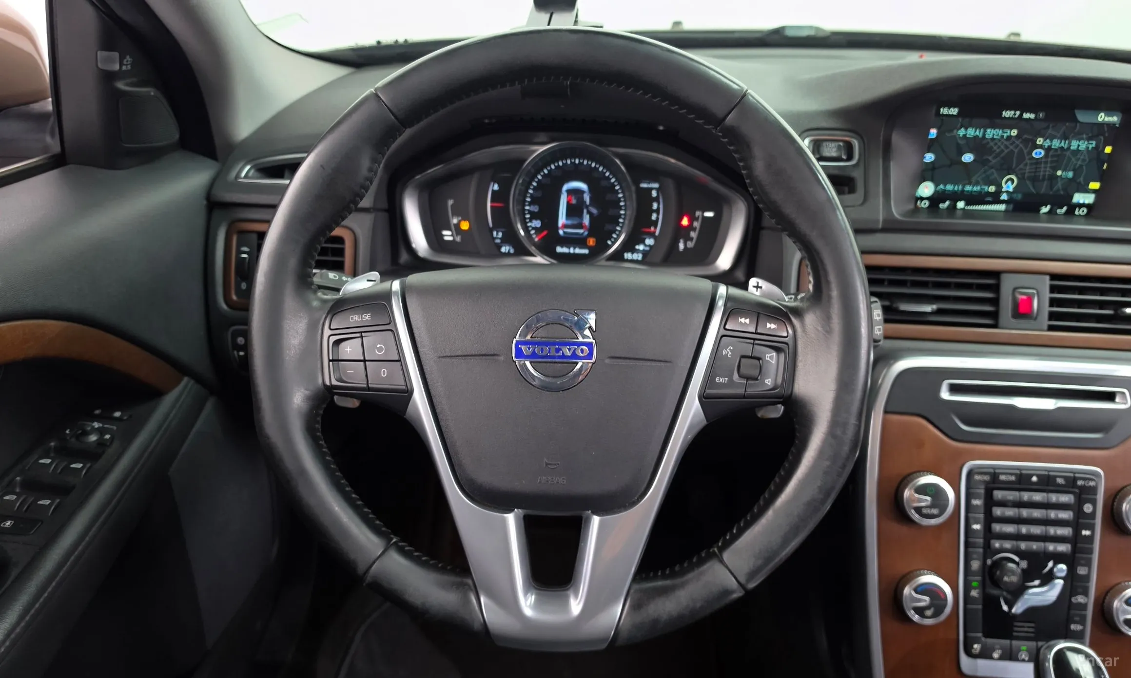 Volvo XC70 превью 13