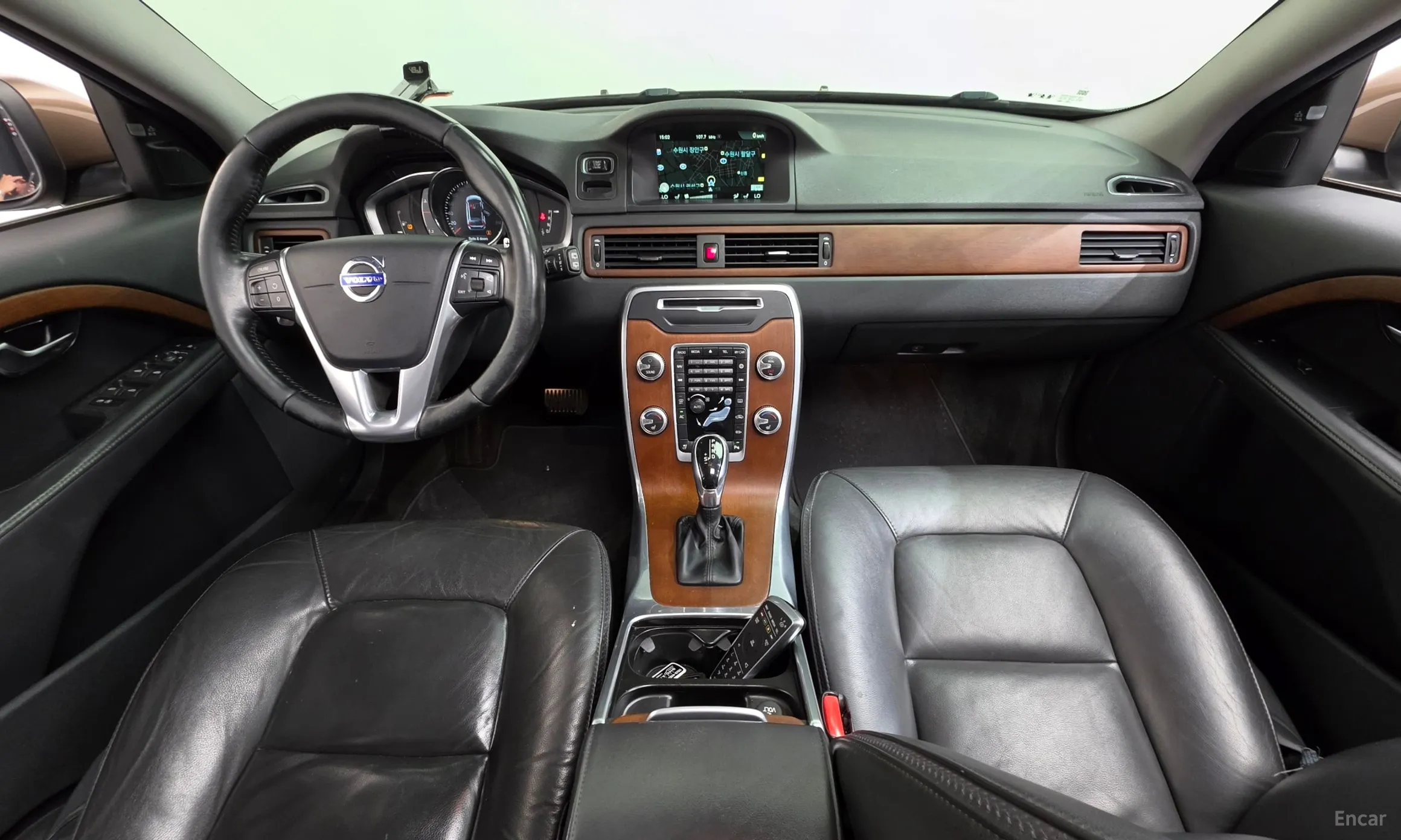 Volvo XC70 превью 7