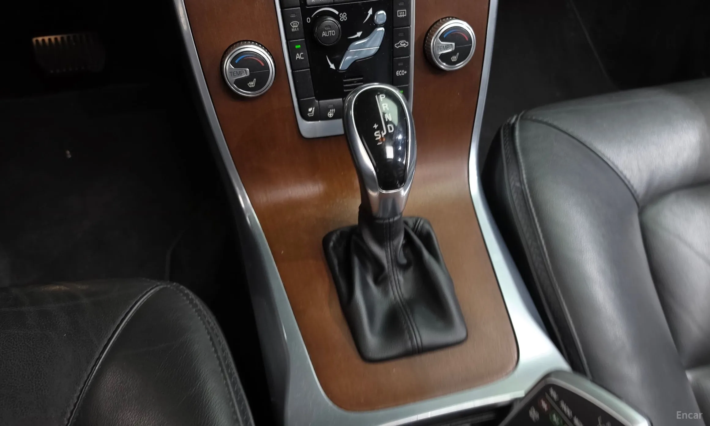 Volvo XC70 превью 9