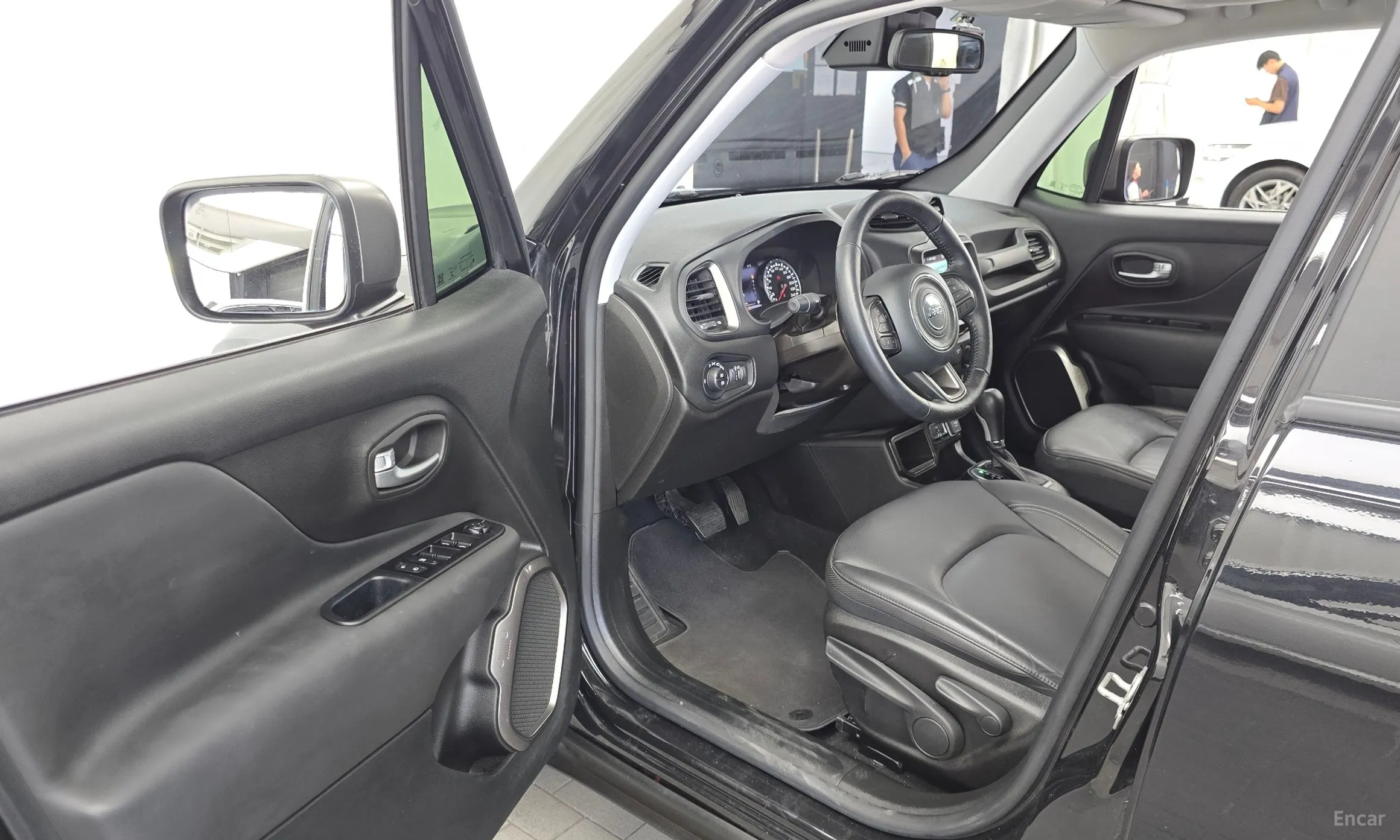 Jeep Renegade превью 10