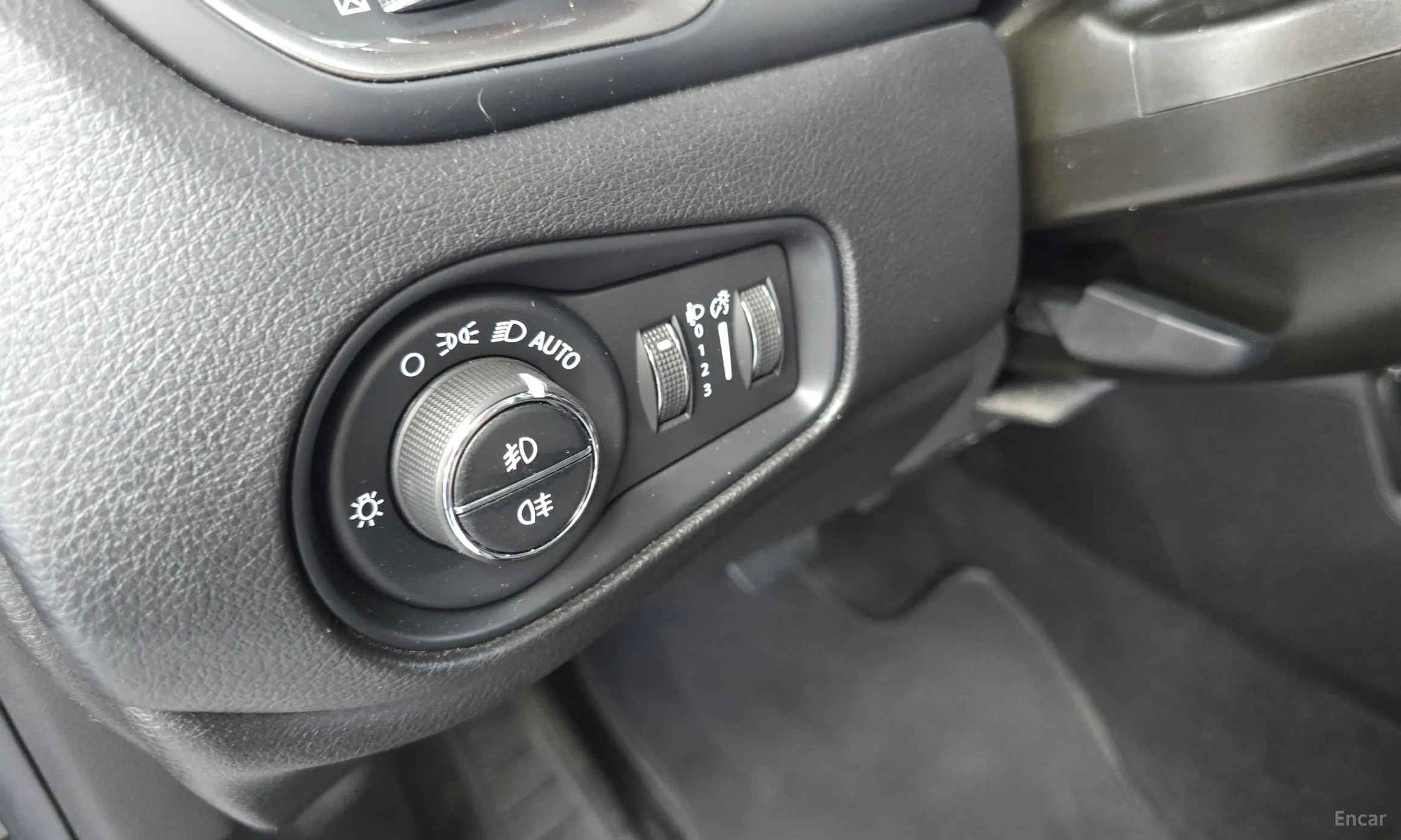 Jeep Renegade превью 19