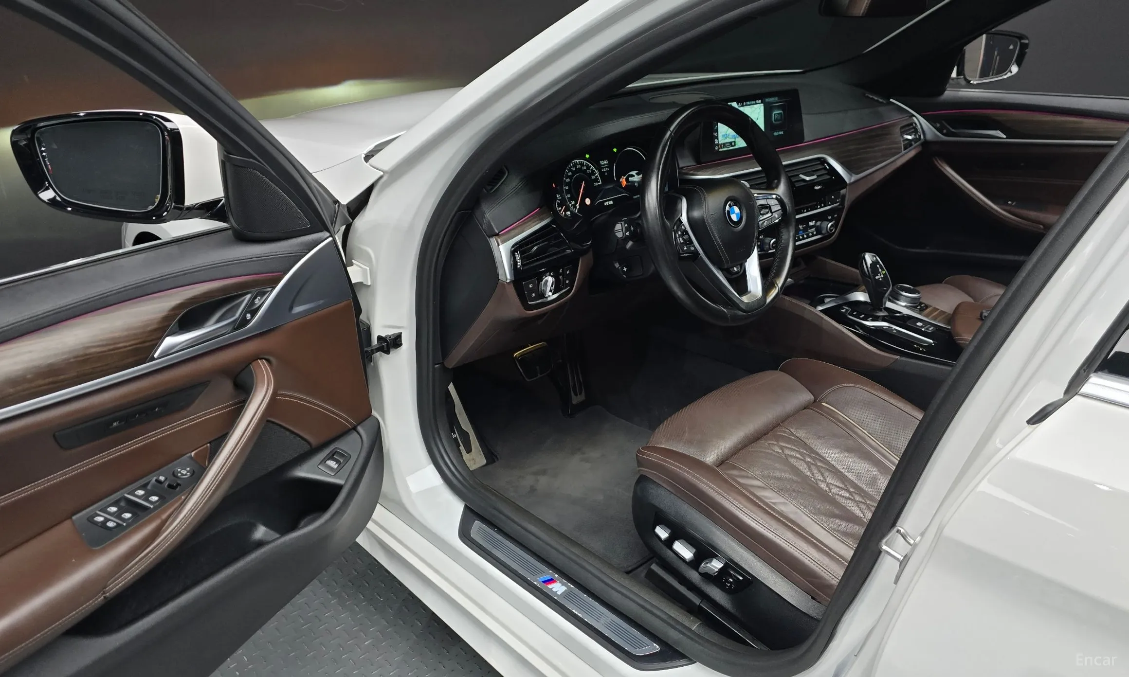 BMW 5 Series (G30) превью 10