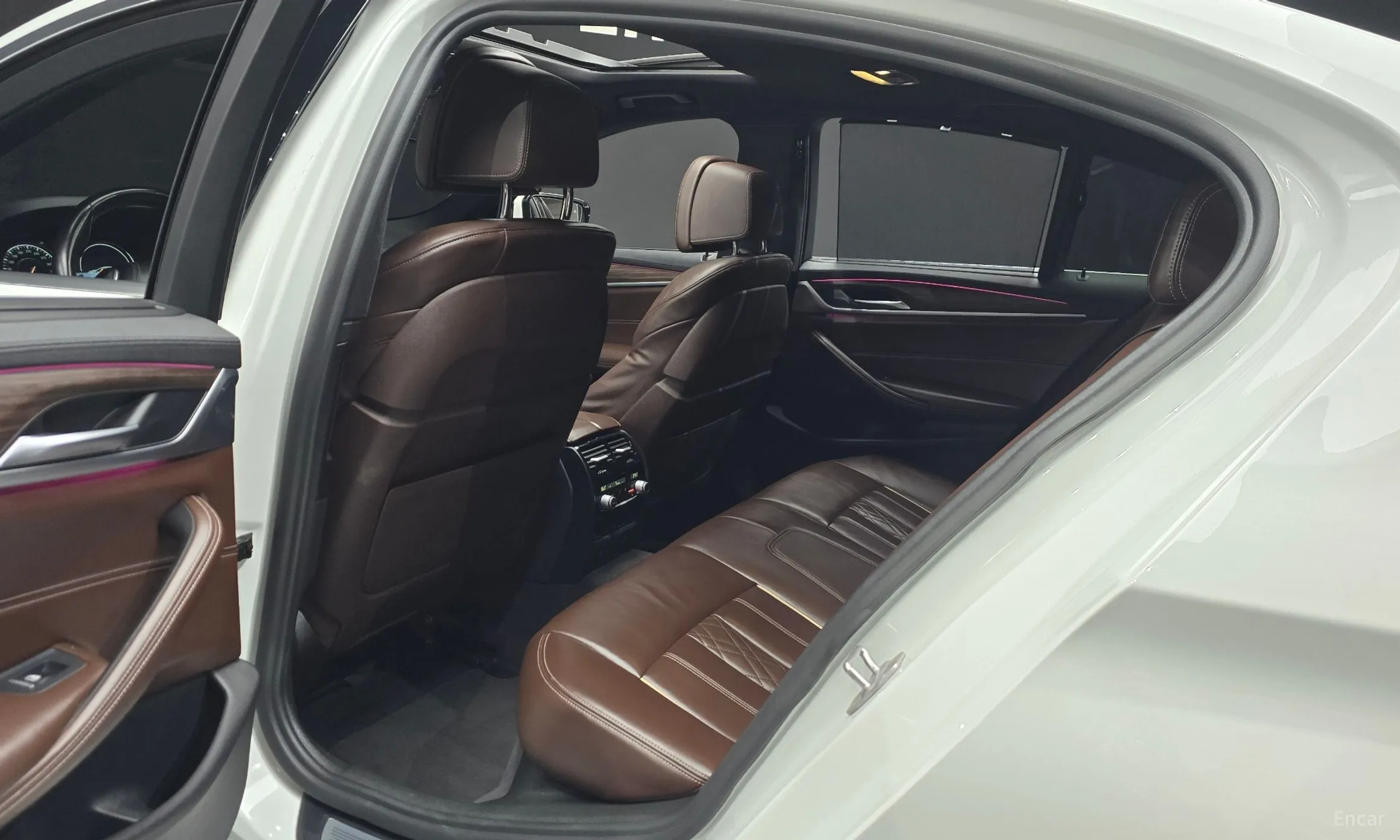 BMW 5 Series (G30) превью 11