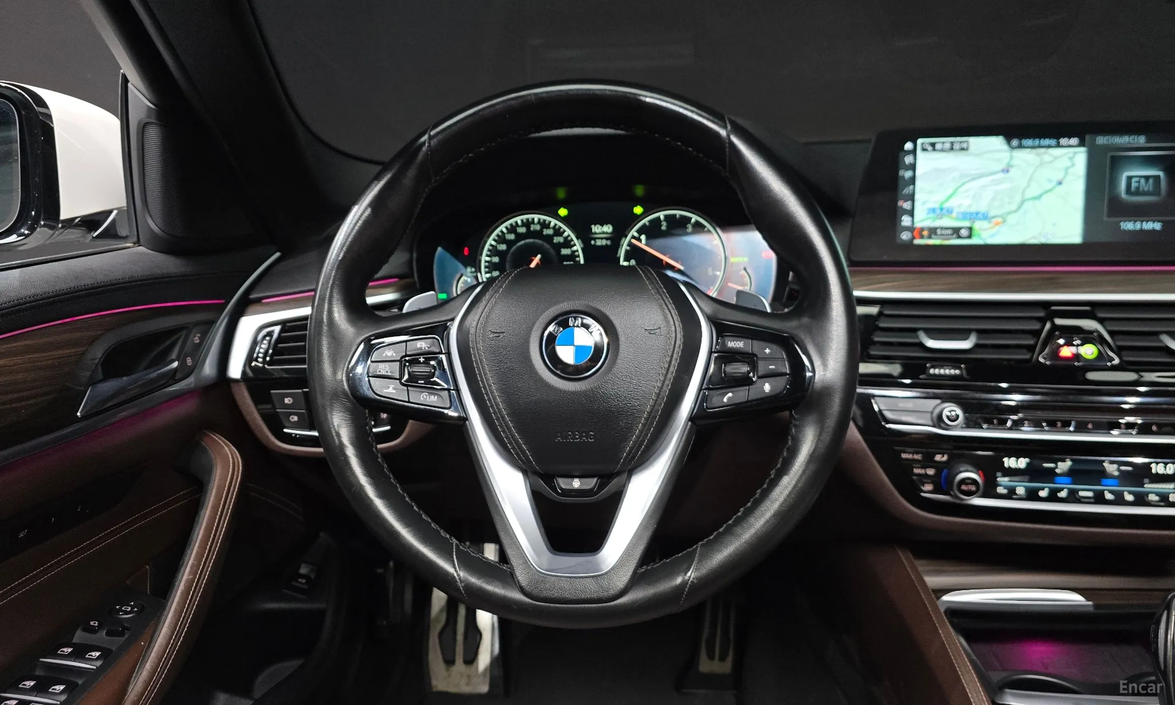 BMW 5 Series (G30) превью 12