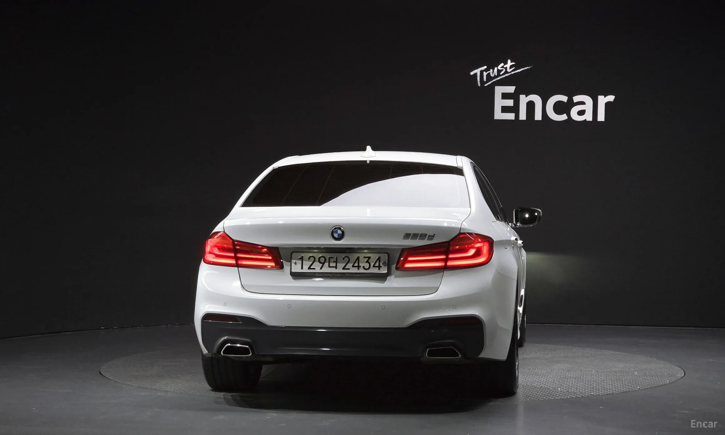 BMW 5 Series (G30) превью 4