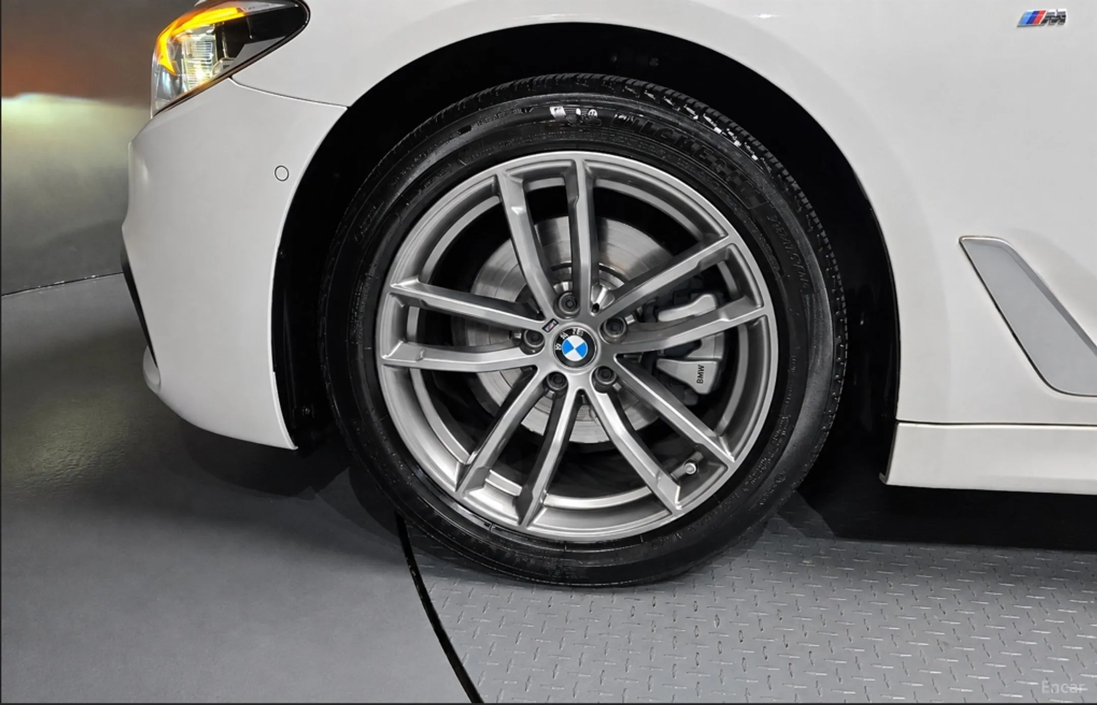 BMW 5 Series (G30) превью 5