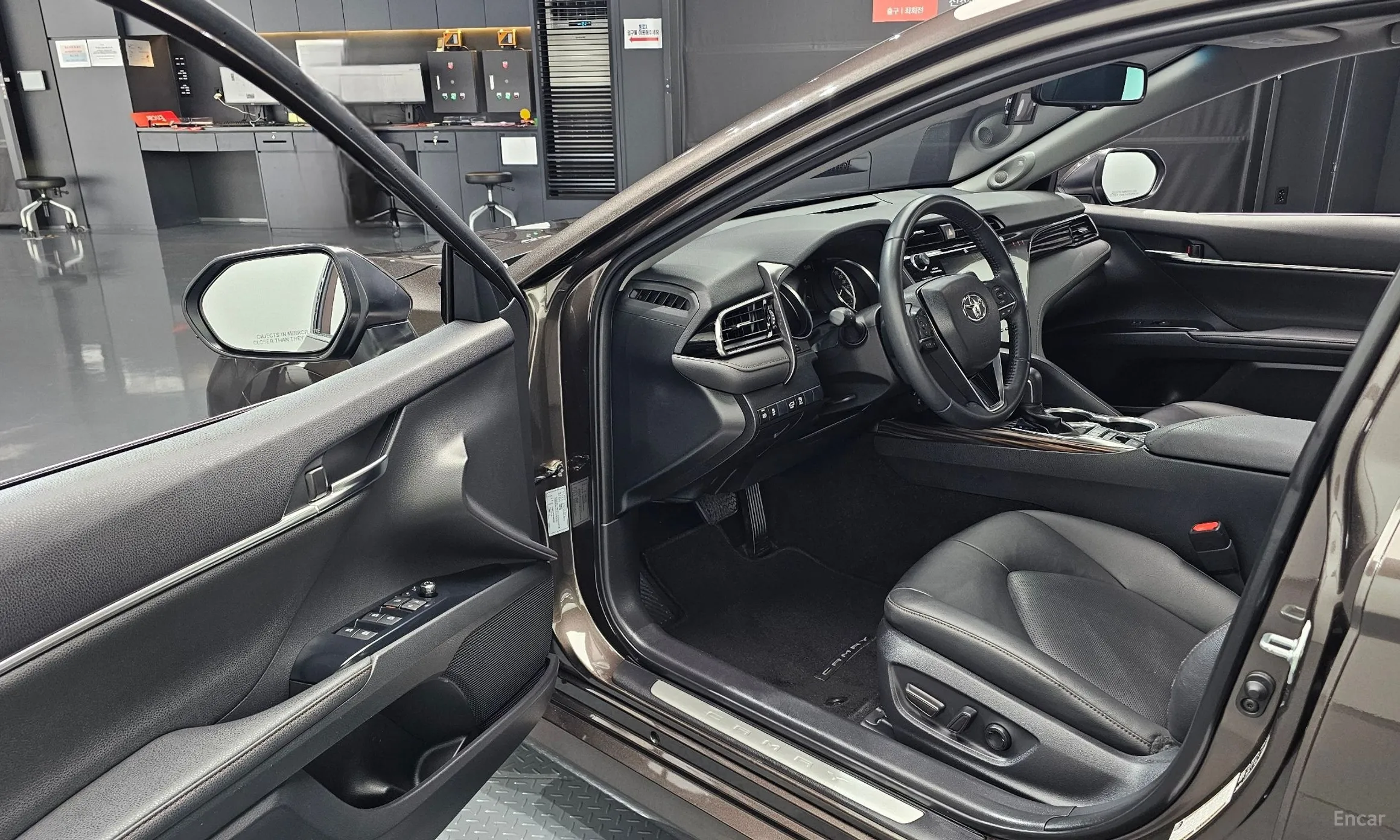 Toyota Camry (XV70) превью 10