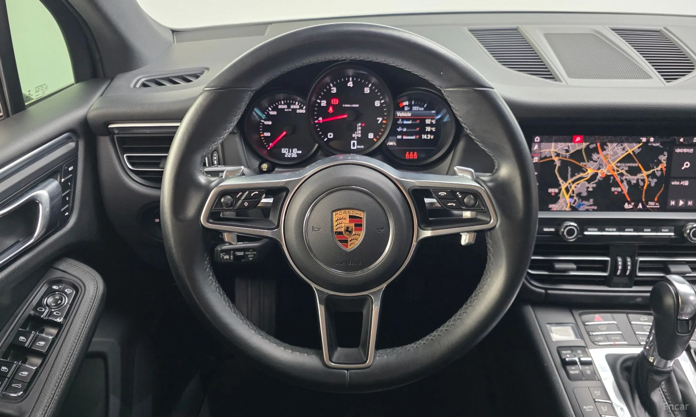 Porsche Macan превью 13