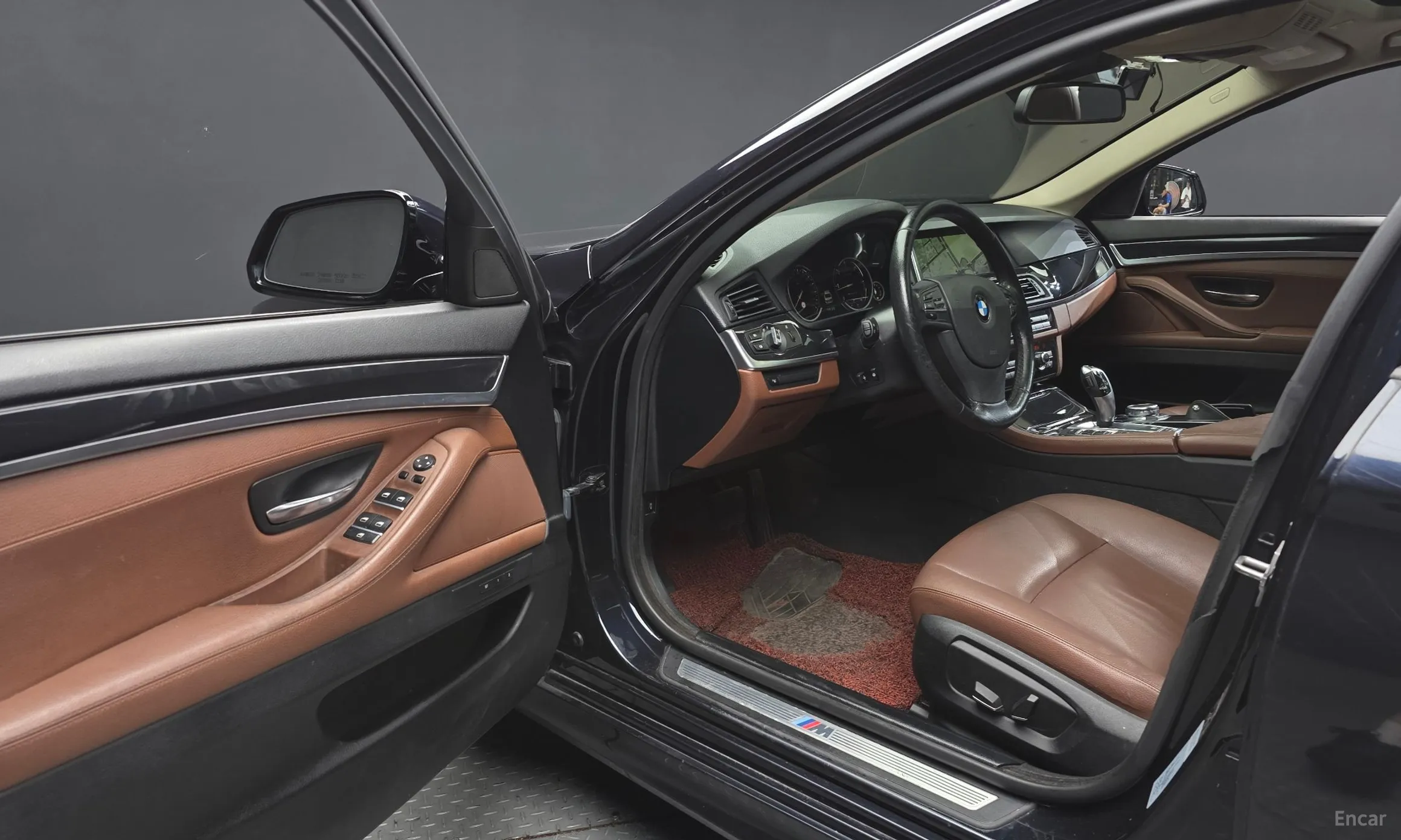 BMW 5 Series (F10) превью 10