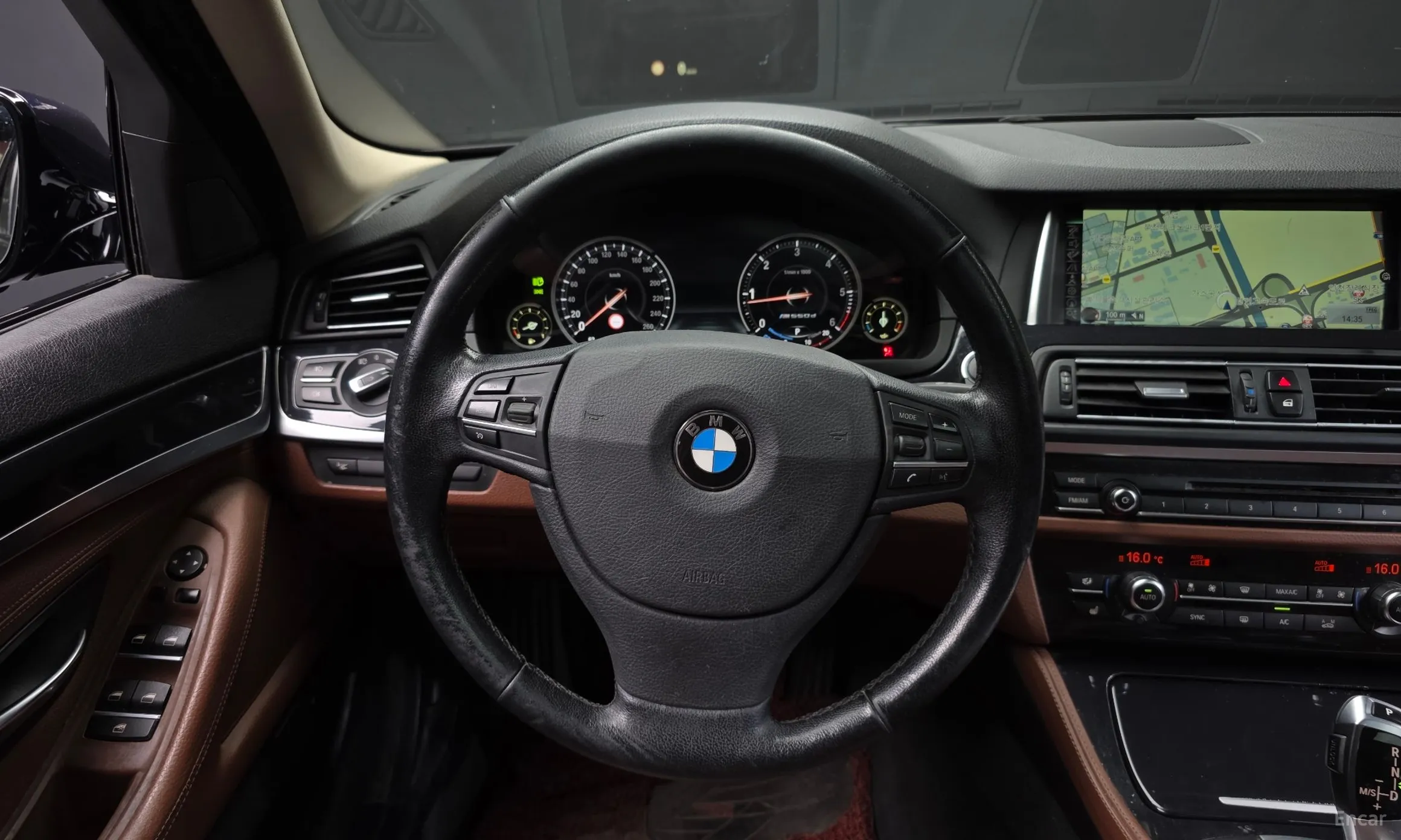 BMW 5 Series (F10) превью 14