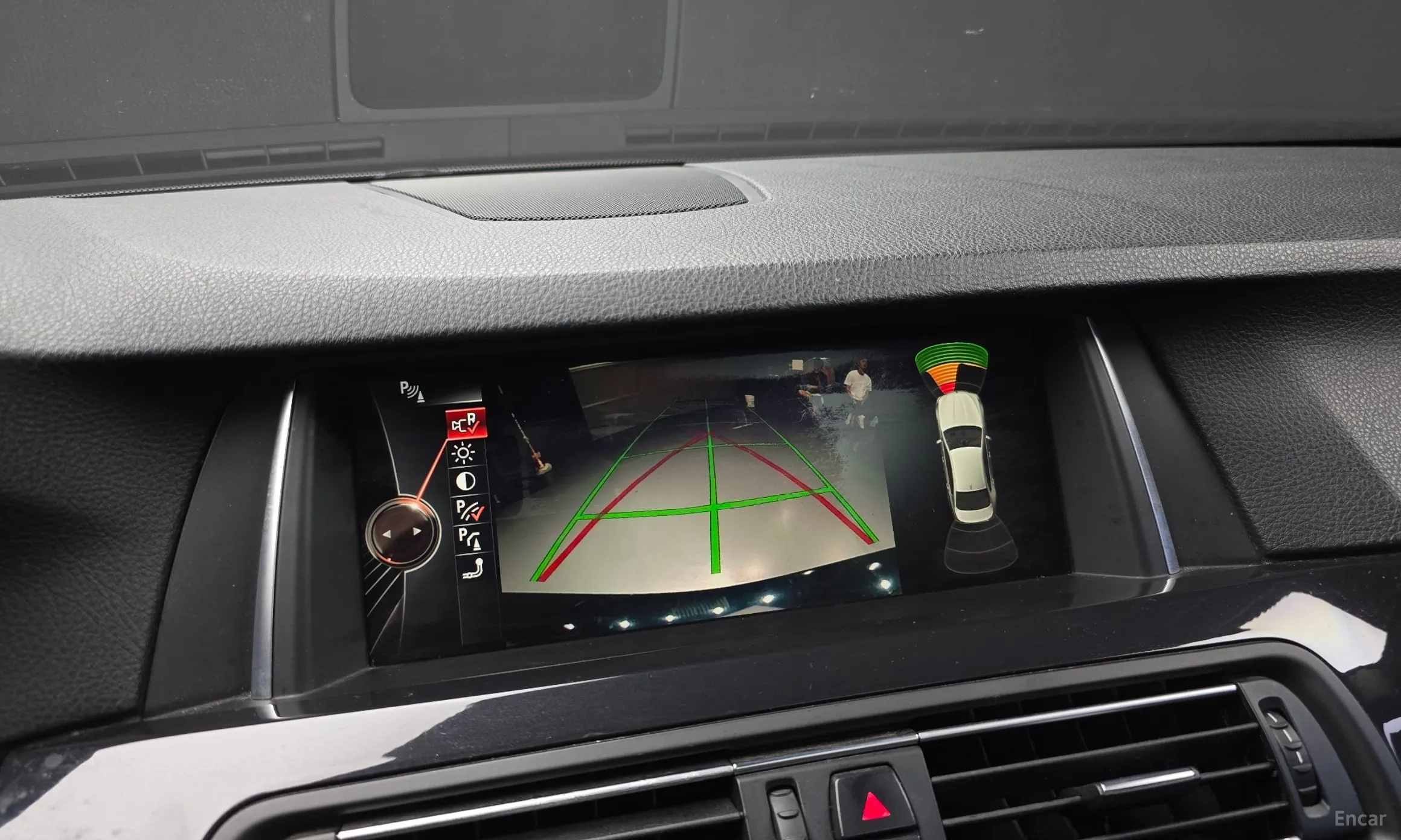 BMW 5 Series (F10) превью 15