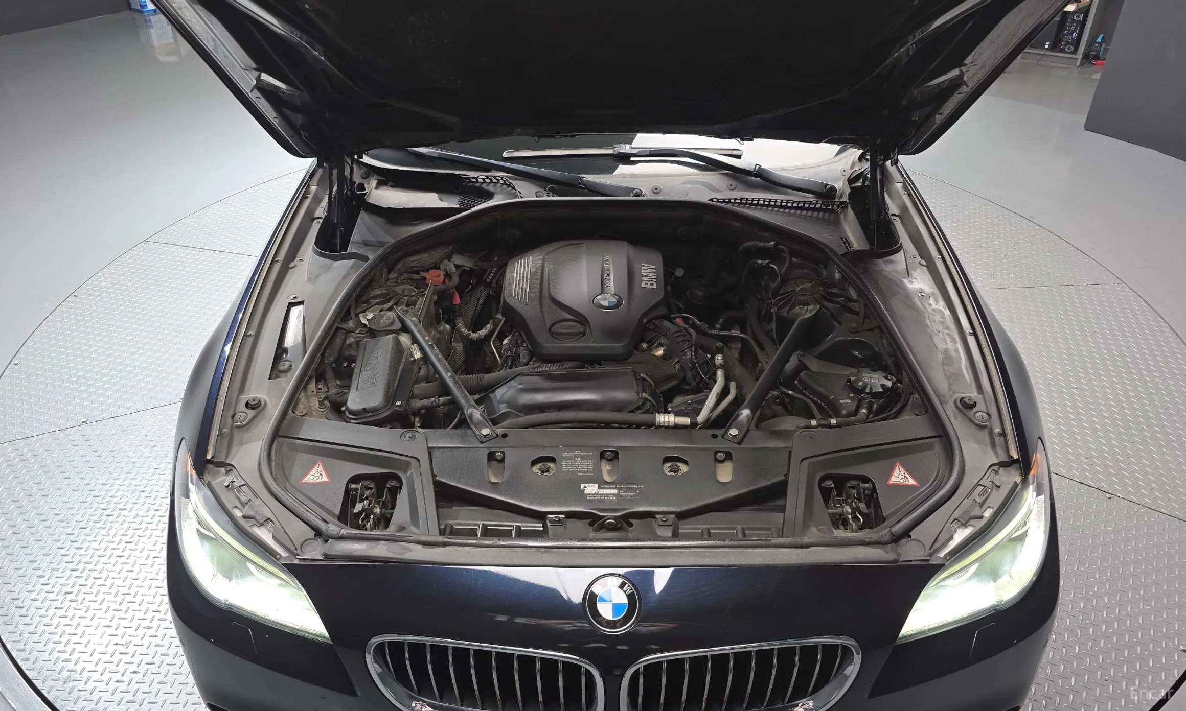 BMW 5 Series (F10) превью 6
