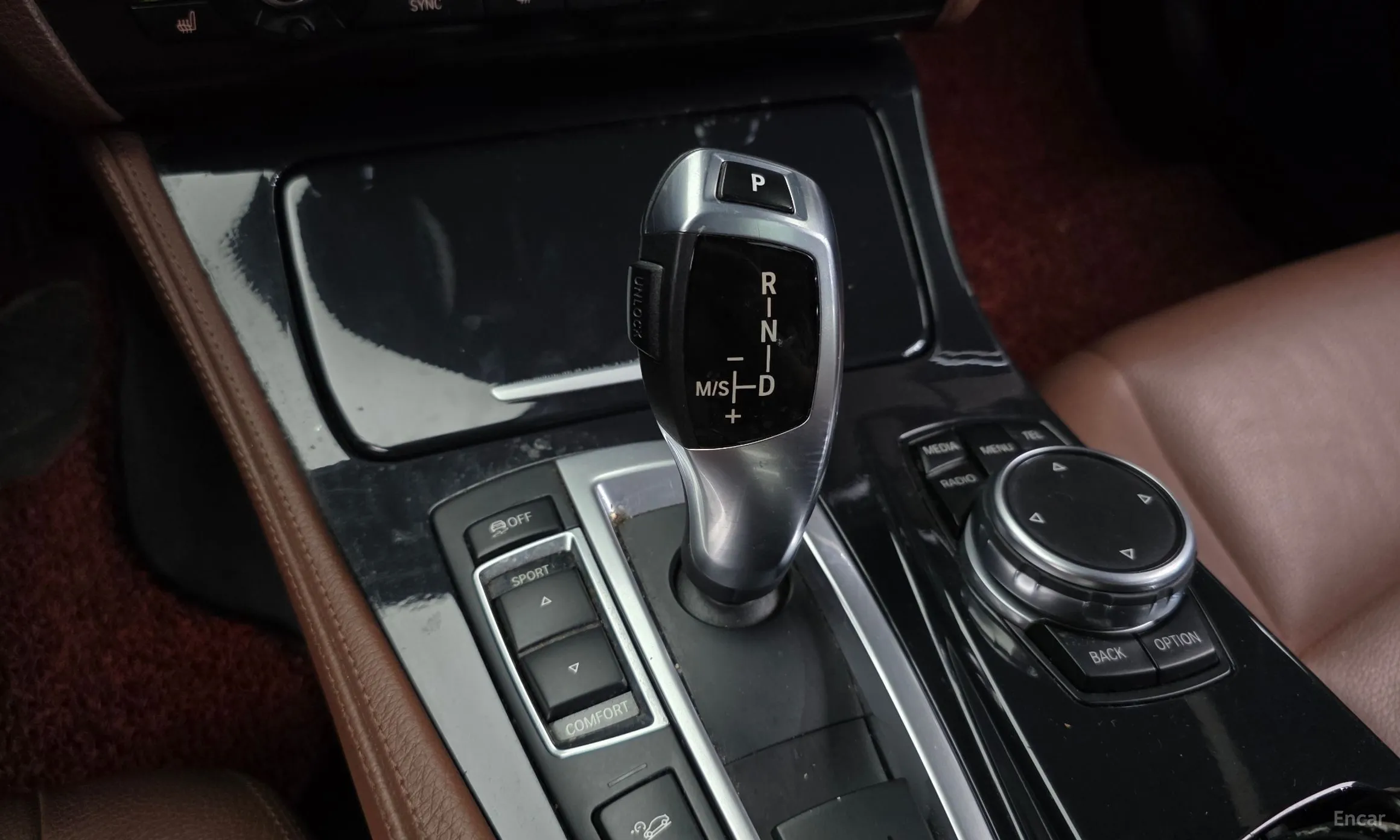 BMW 5 Series (F10) превью 9