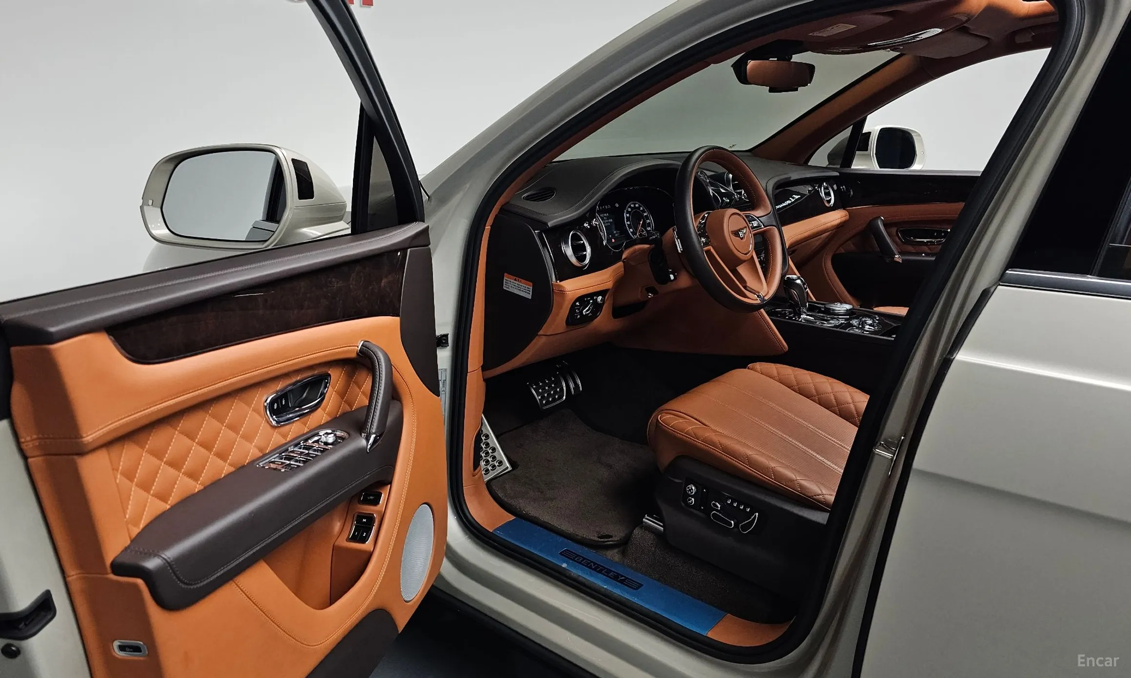 Bentley Bentayga превью 10